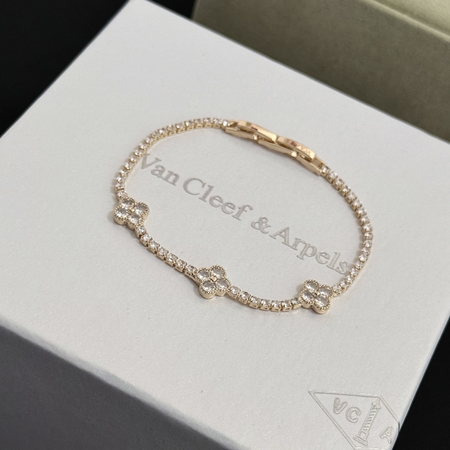 Bracciale Van Cleef Arpels Alhambra Oro giallo con diamanti trasparenti 17 cm