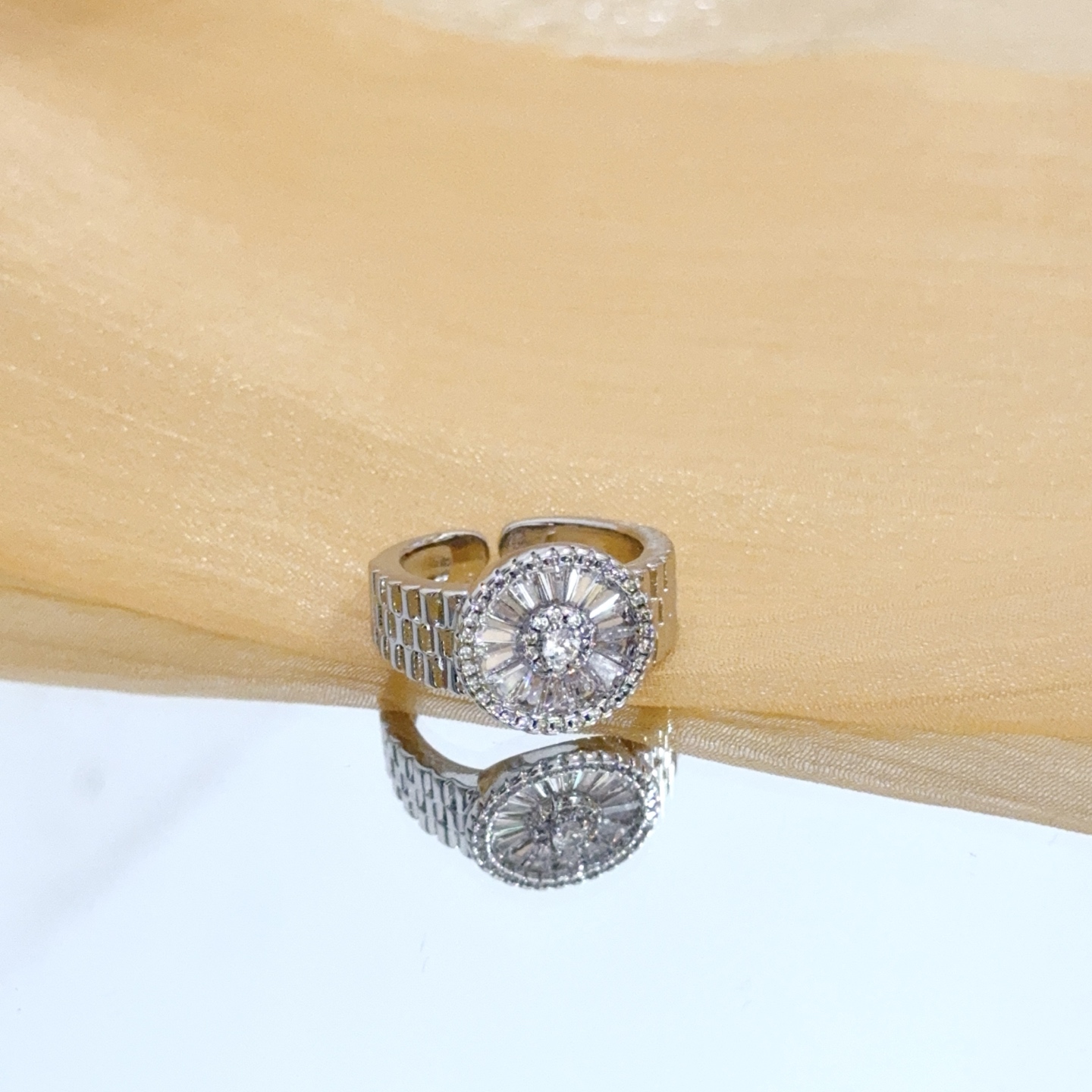 Piaget Sunlight ring silver-toned white gold with clear diamonds US 7