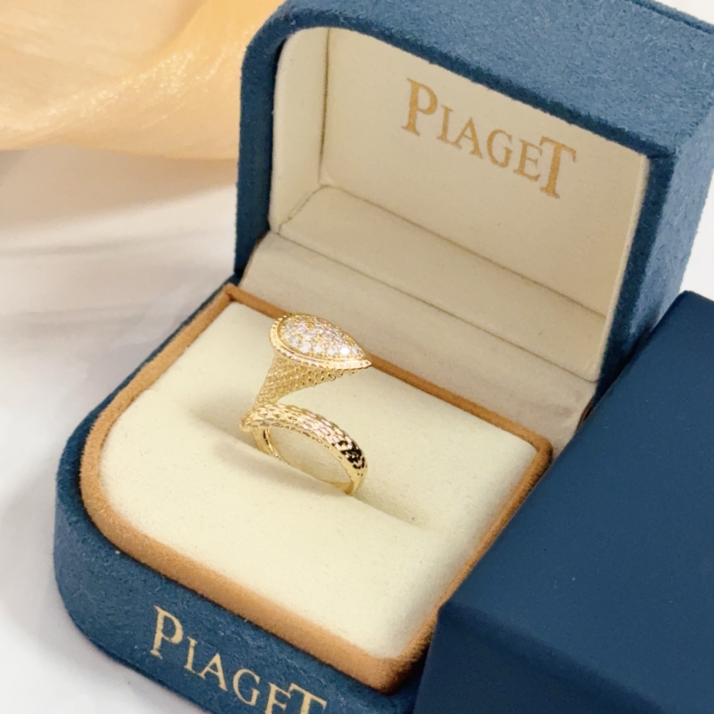 Piaget Serpent ring Yellow gold with clear pave diamonds US 7