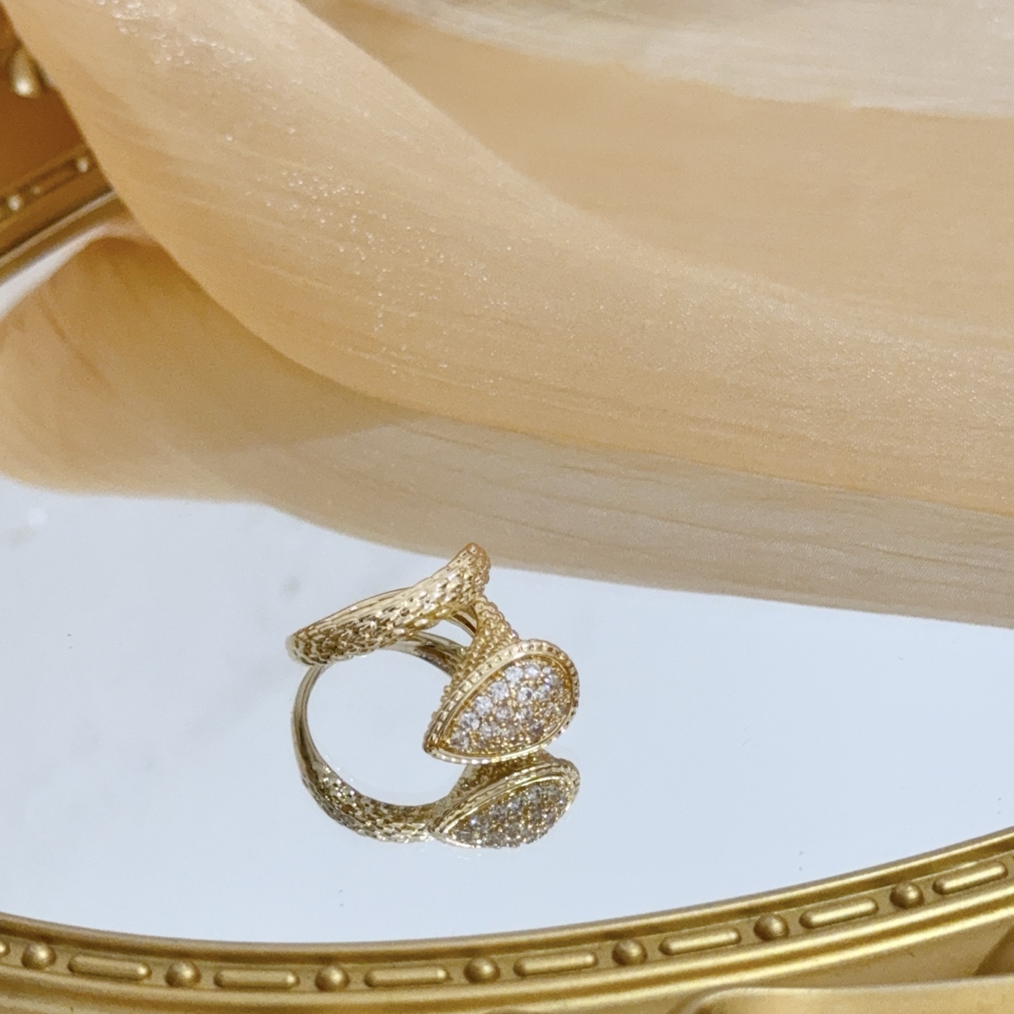 Piaget Serpent ring Yellow gold with clear pave diamonds US 7
