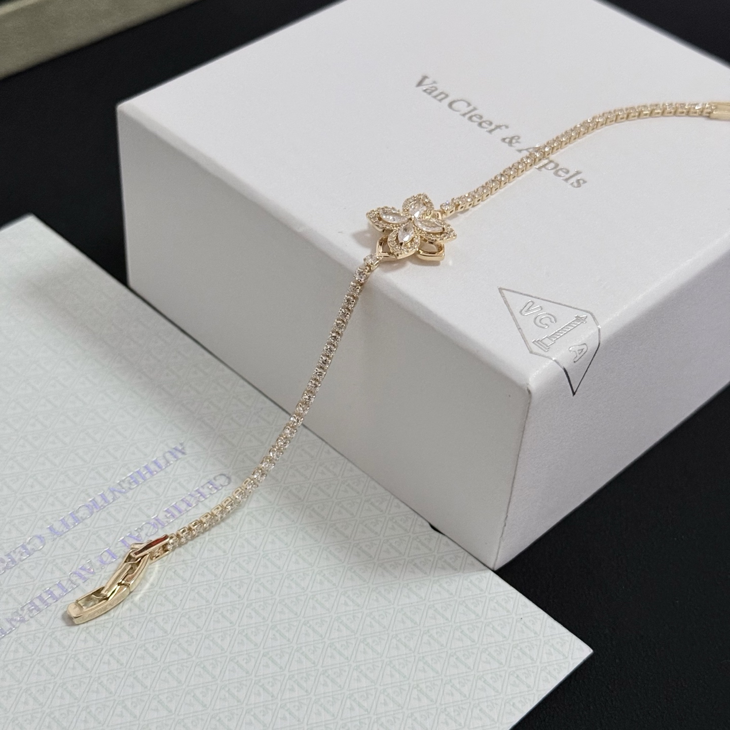 Van Cleef Arpels Lotus bracelet Yellow gold with clear diamonds 17cm
