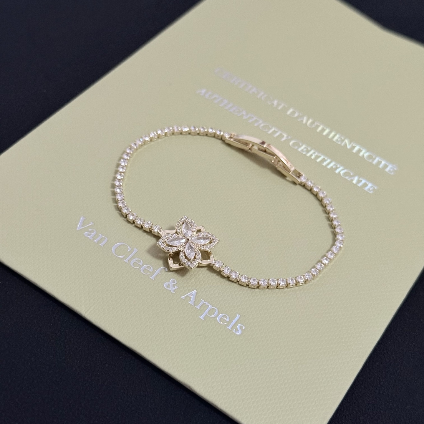 Van Cleef Arpels Lotus bracelet Yellow gold with clear diamonds 17cm