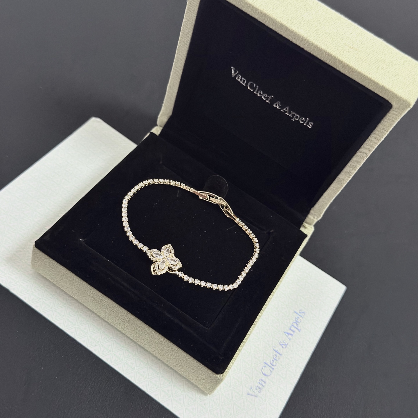 Van Cleef Arpels Lotus bracelet Yellow gold with clear diamonds 17cm
