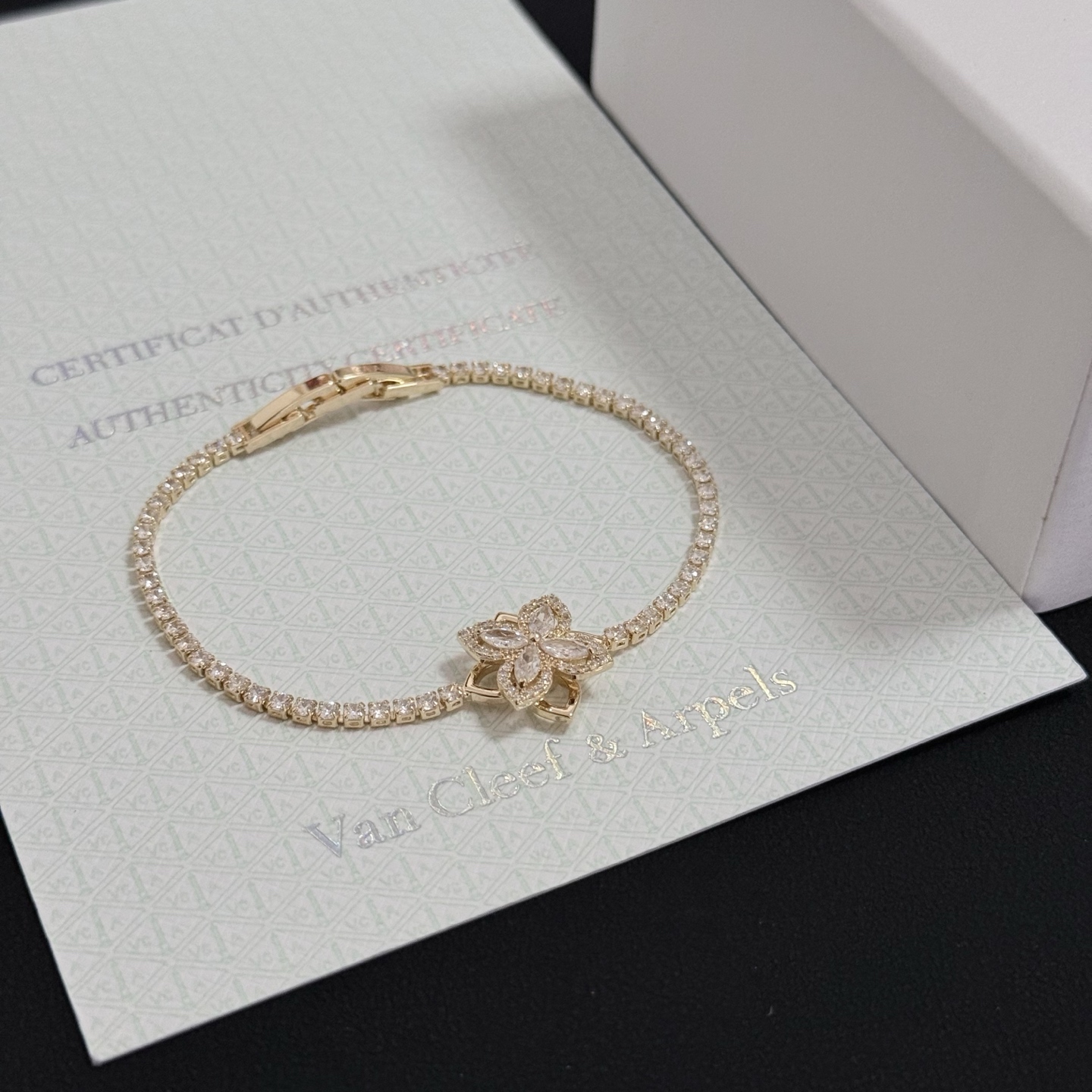 Van Cleef Arpels Lotus bracelet Yellow gold with clear diamonds 17cm