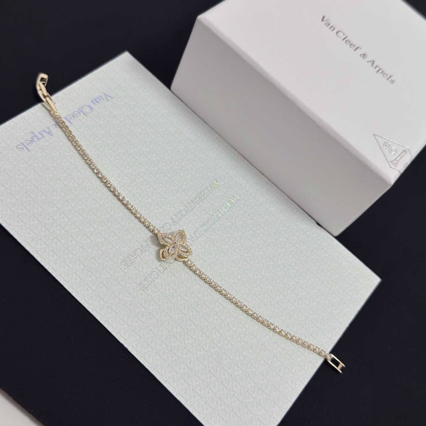 Van Cleef Arpels Lotus bracelet Yellow gold with clear diamonds 17cm