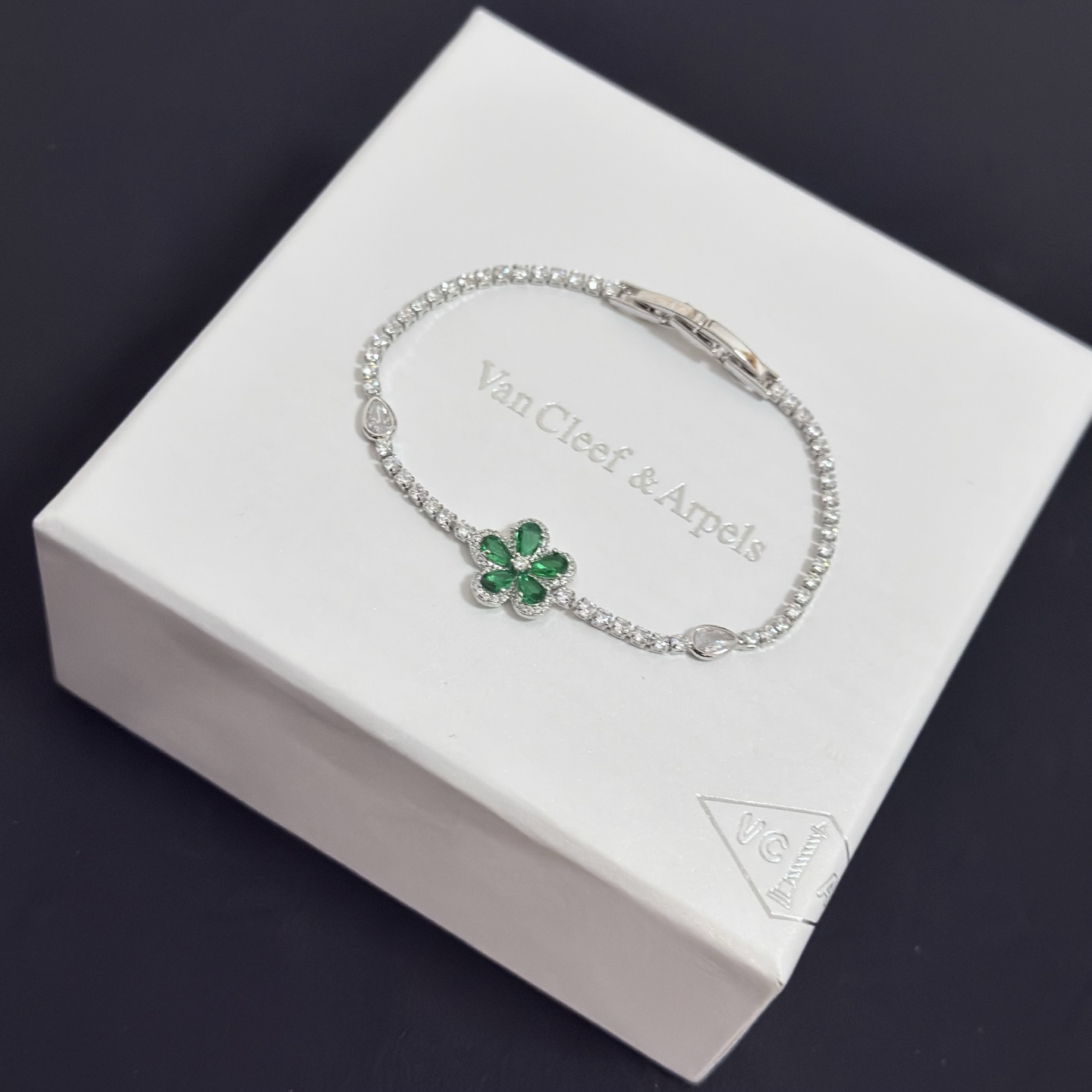 Van Cleef Arpels Frivole bracelet white gold diamond emerald 17cm