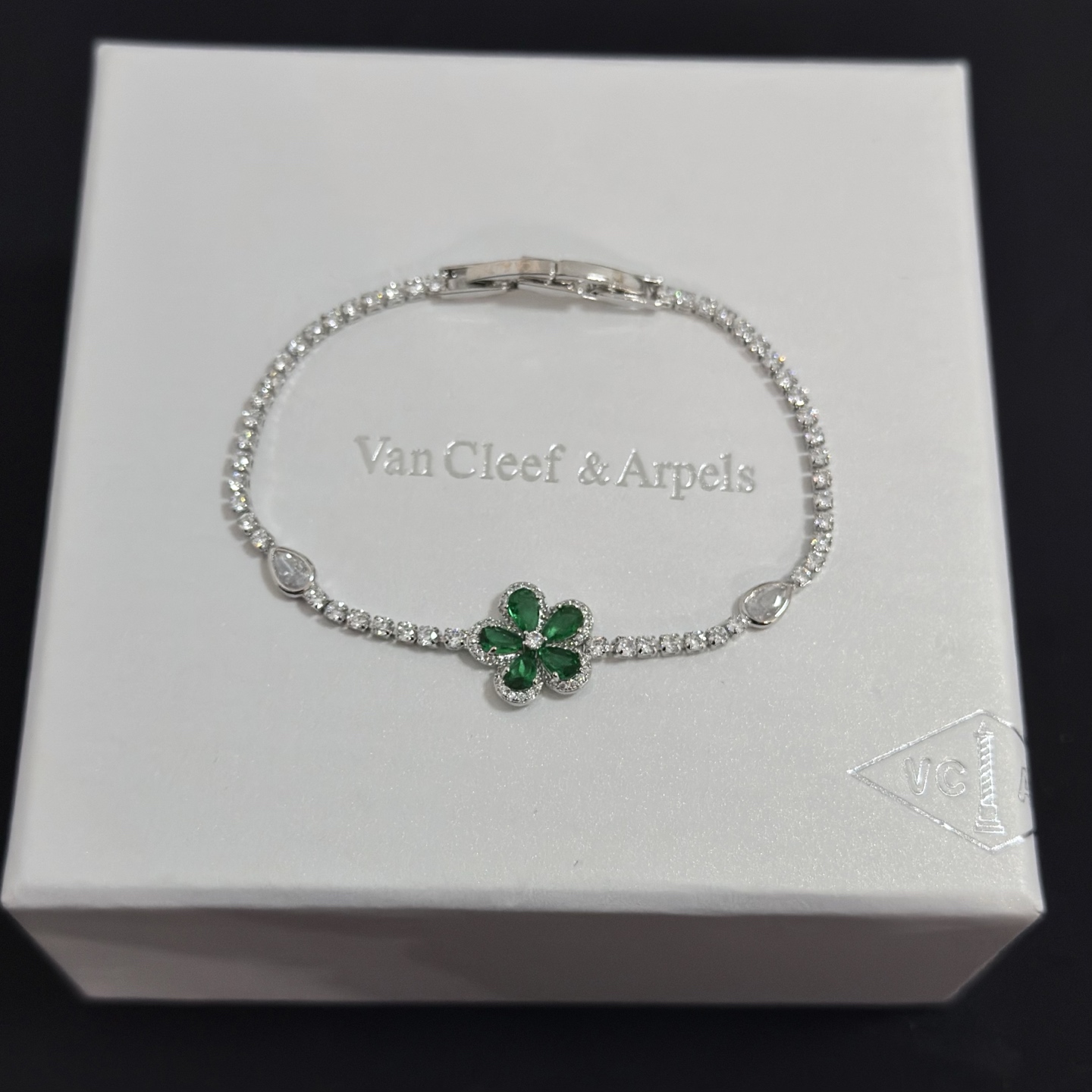 Van Cleef Arpels Frivole bracelet white gold diamond emerald 17cm
