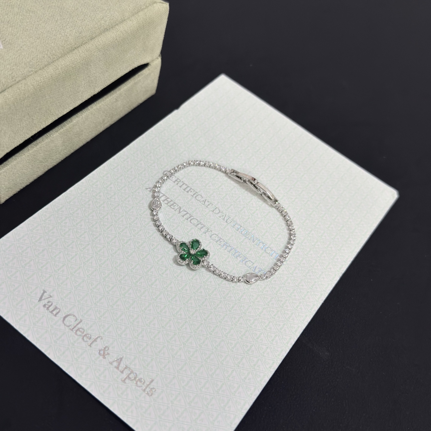 Van Cleef Arpels Frivole bracelet white gold diamond emerald 17cm