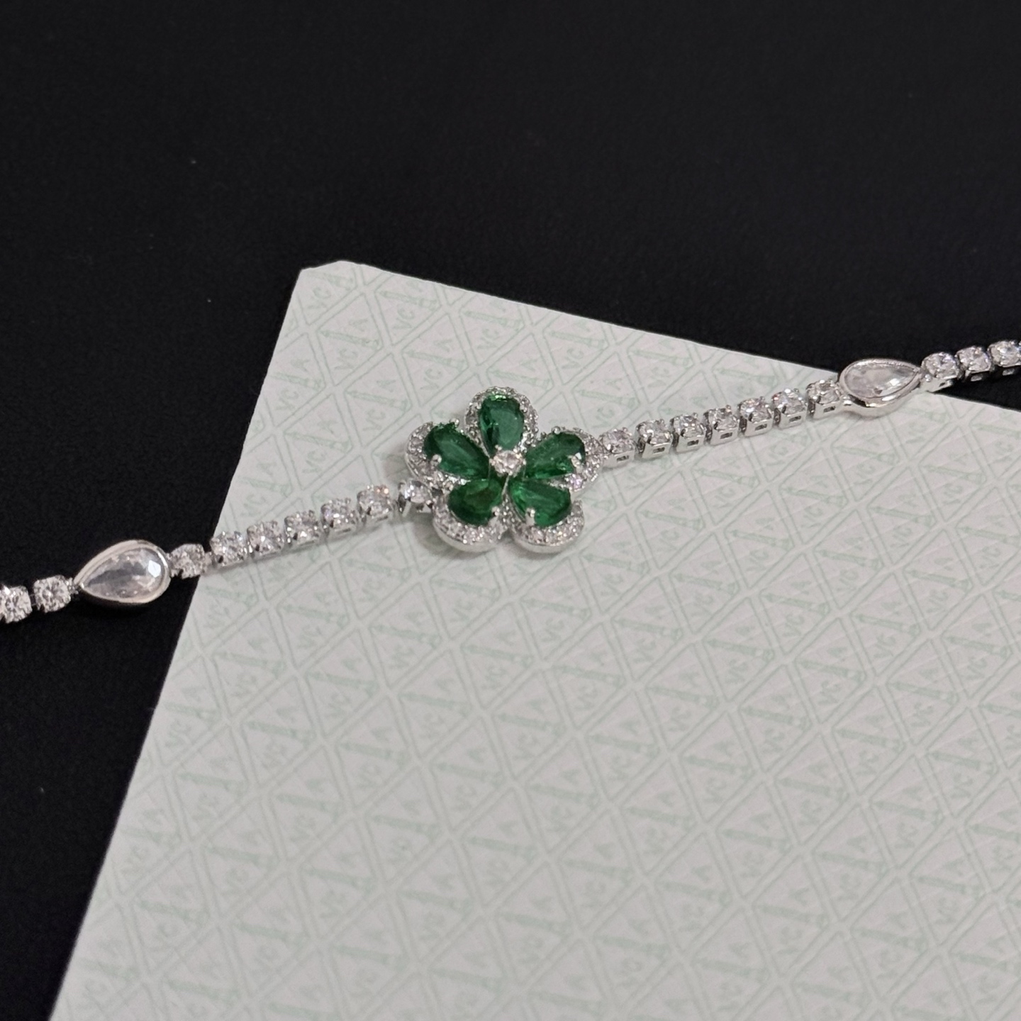 Van Cleef Arpels Frivole bracelet white gold diamond emerald 17cm
