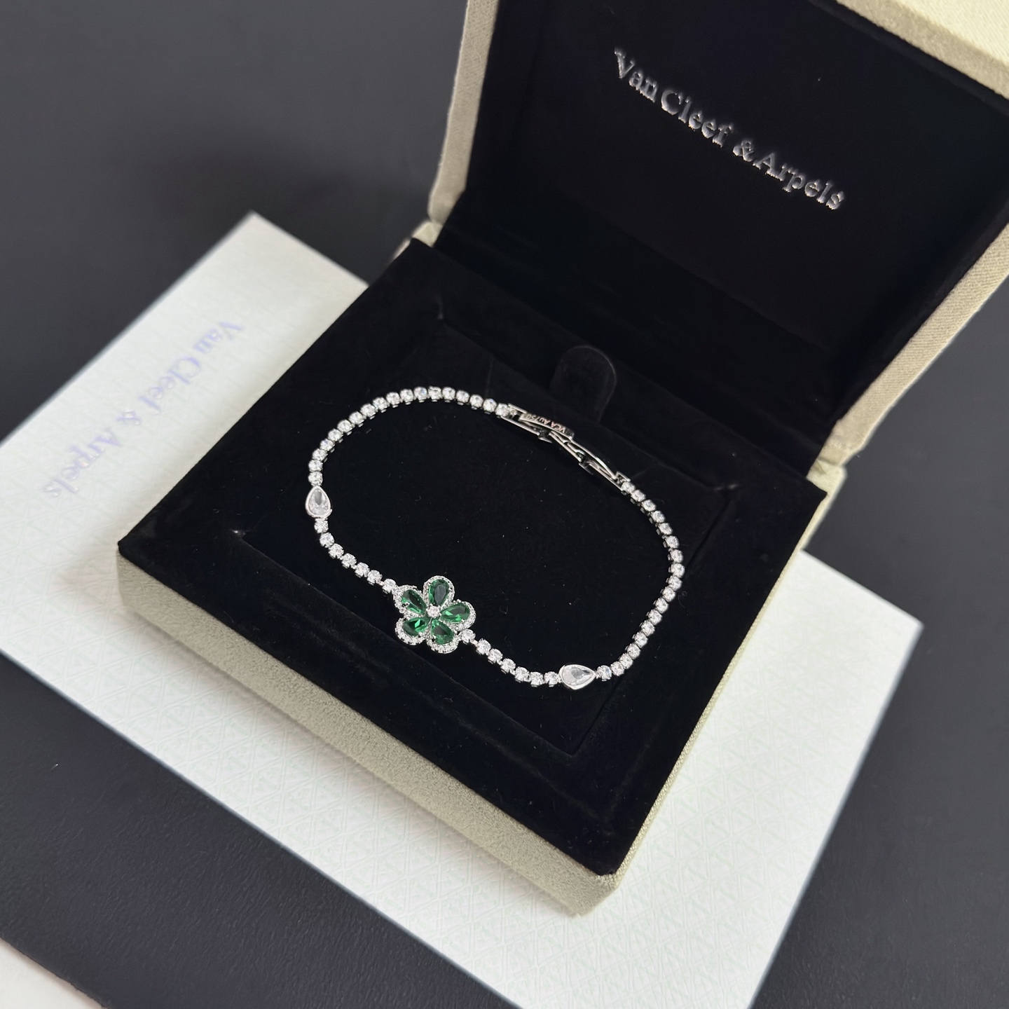 Van Cleef Arpels Frivole bracelet white gold diamond emerald 17cm