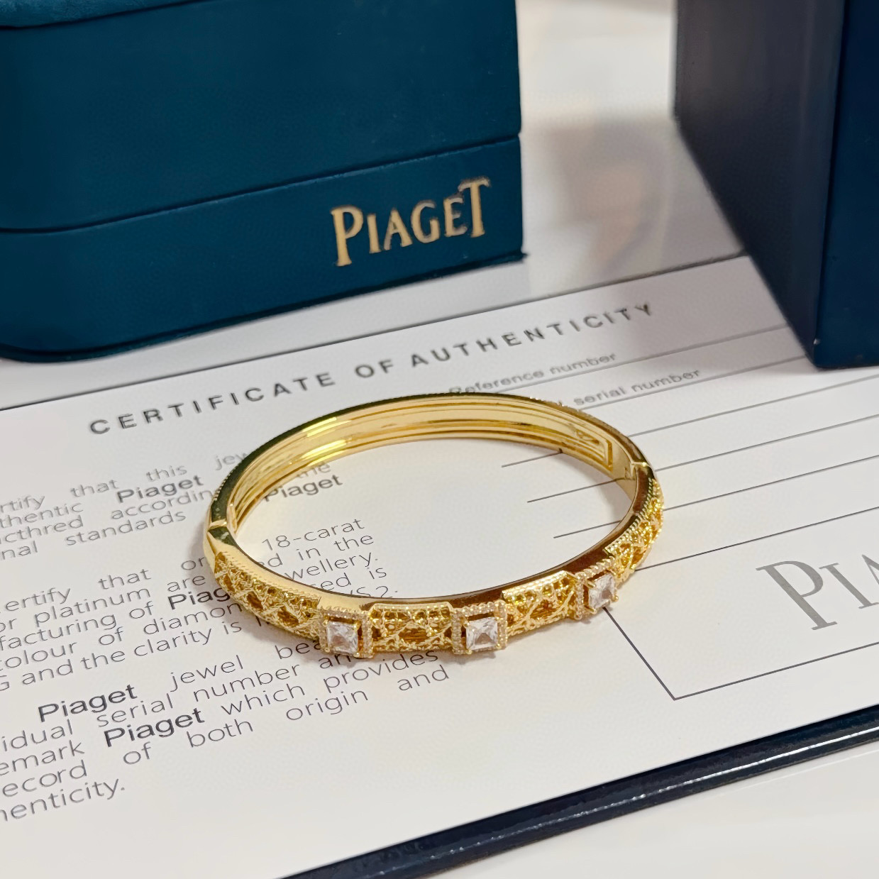 Piaget Golden Oasis bracelet 18k yellow gold with clear princess-cut diamonds and pave diamond accents 17cm inner circumference