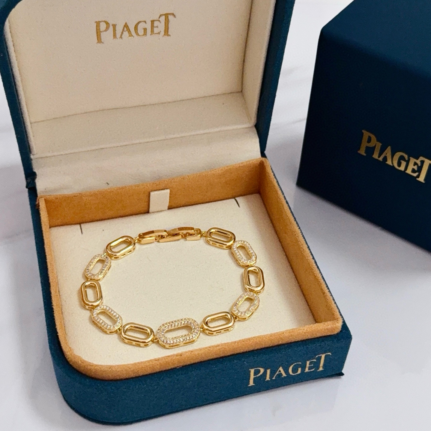 Piaget Possession bracelet 18k yellow gold with clear diamond accents 17cm