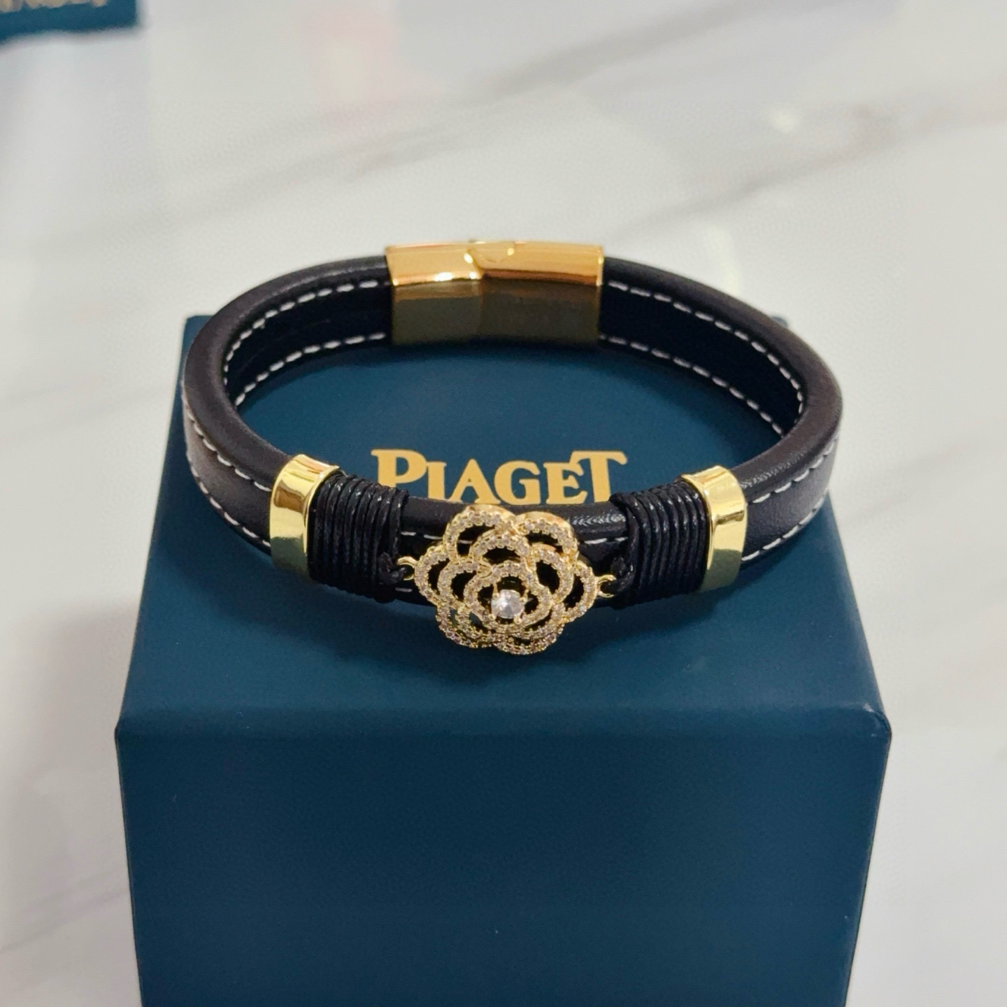 Piaget Rose Leather Bracelet bracelet Yellow gold black leather clear diamond 17cm