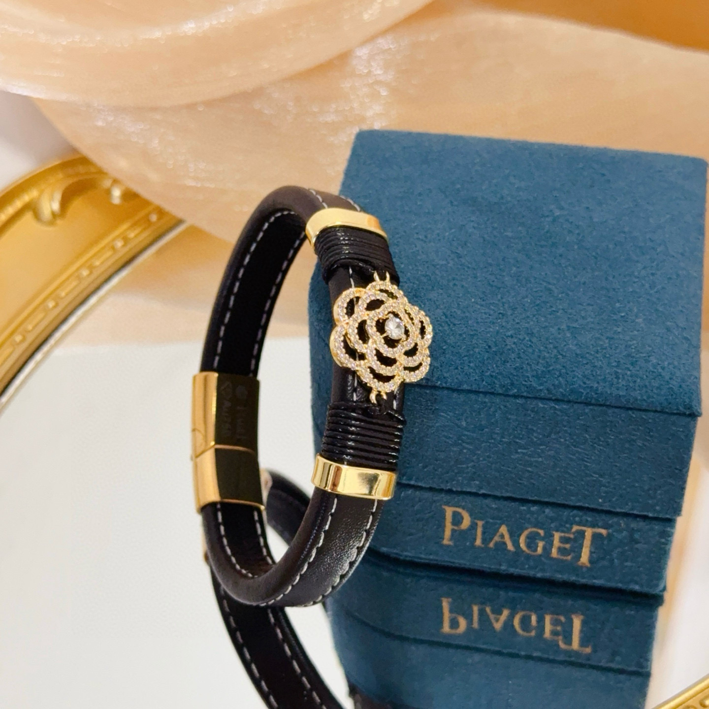 Piaget Rose Leather Bracelet bracelet Yellow gold black leather clear diamond 17cm