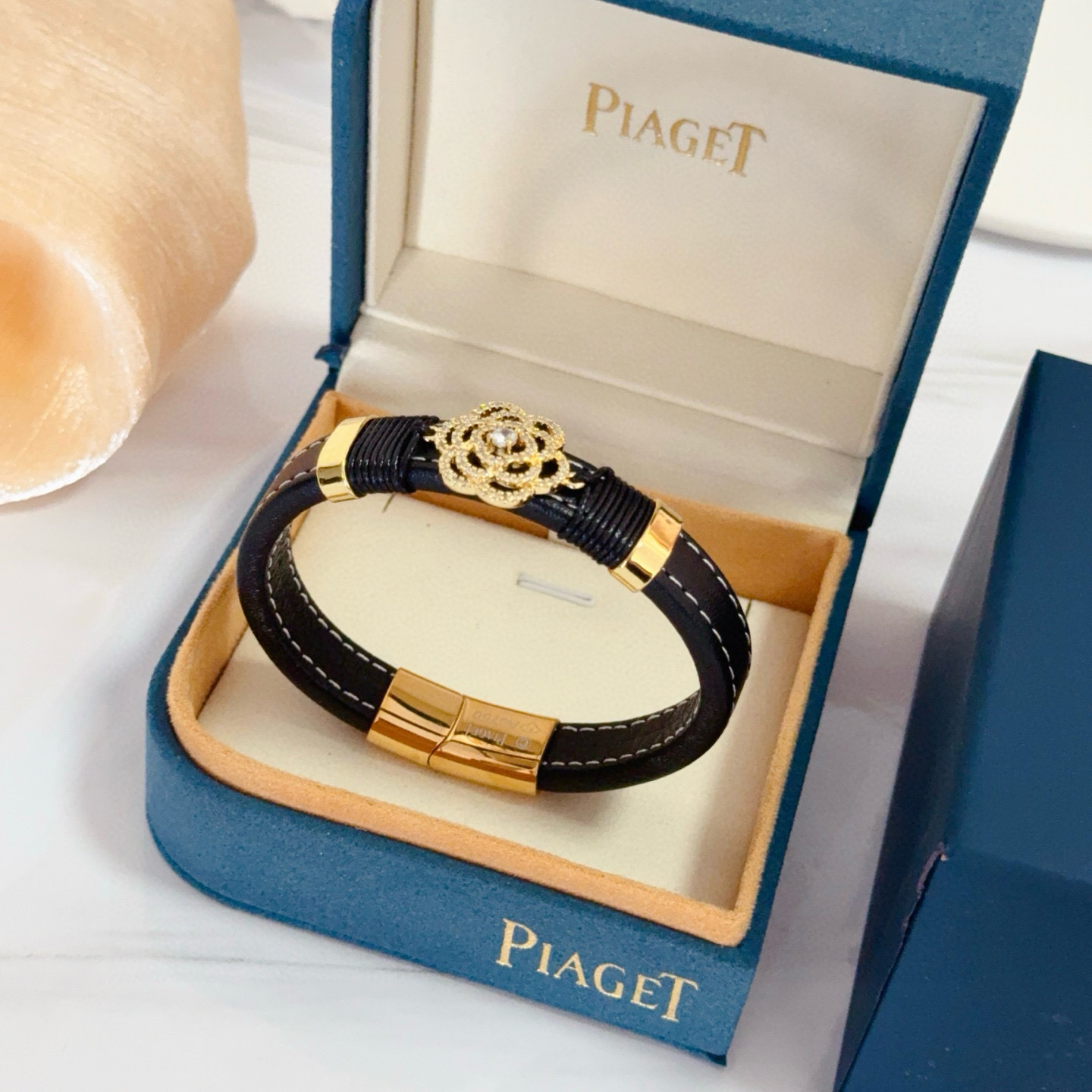 Piaget Rose Leather Bracelet bracelet Yellow gold black leather clear diamond 17cm