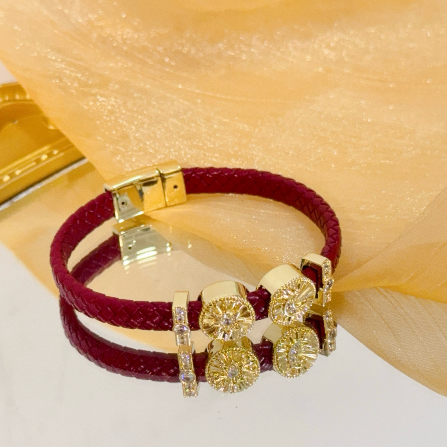 Piaget Possession bracelet Yellow gold burgundy braided leather clear diamond accents 17cm