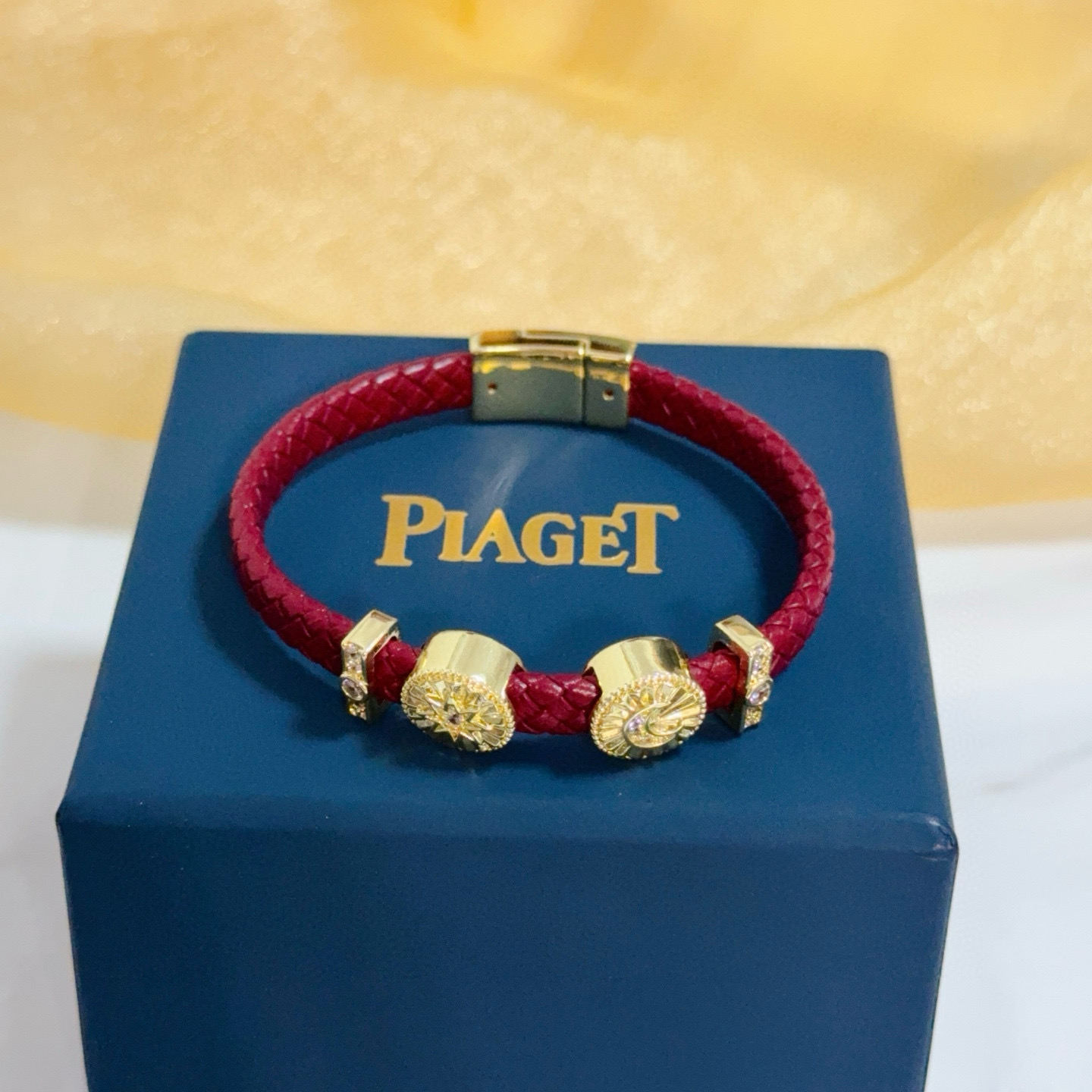 Piaget Possession bracelet Yellow gold burgundy braided leather clear diamond accents 17cm