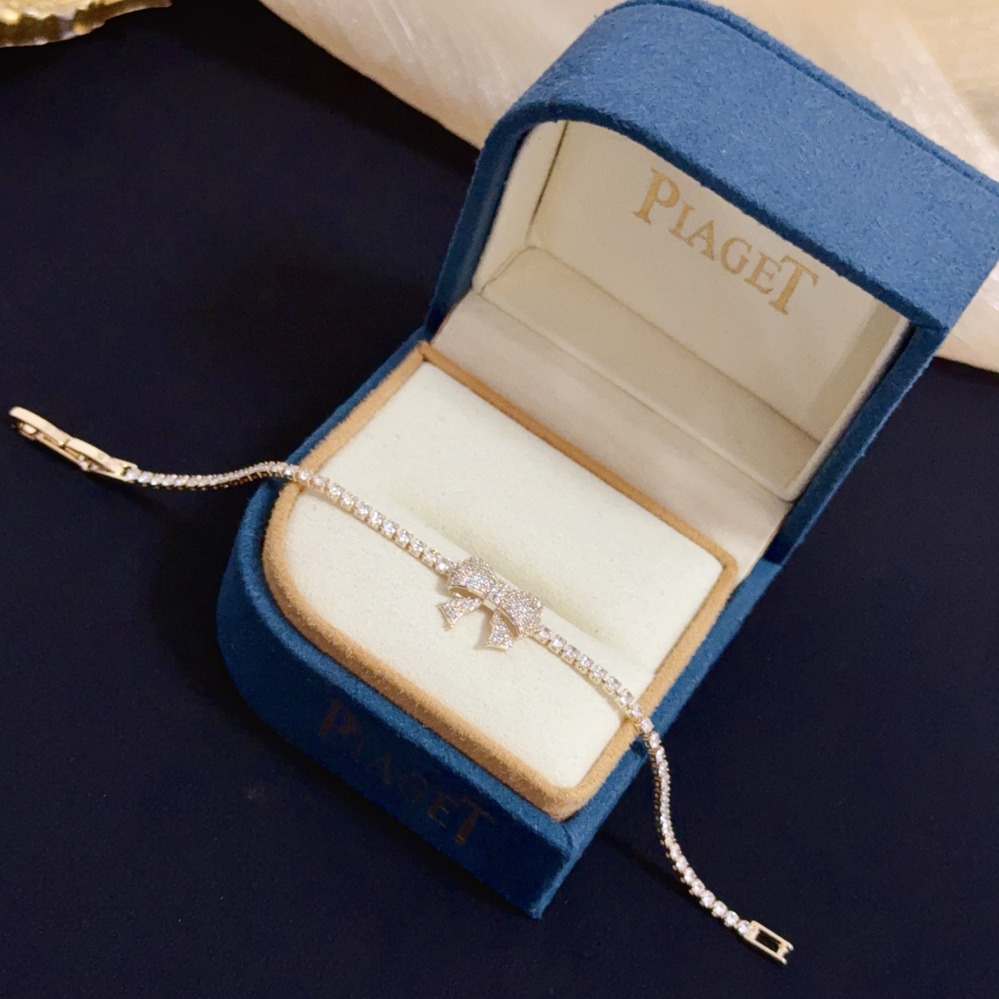 Piaget Bow Diamond Tennis Bracelet bracelet Yellow gold with clear diamonds 17cm
