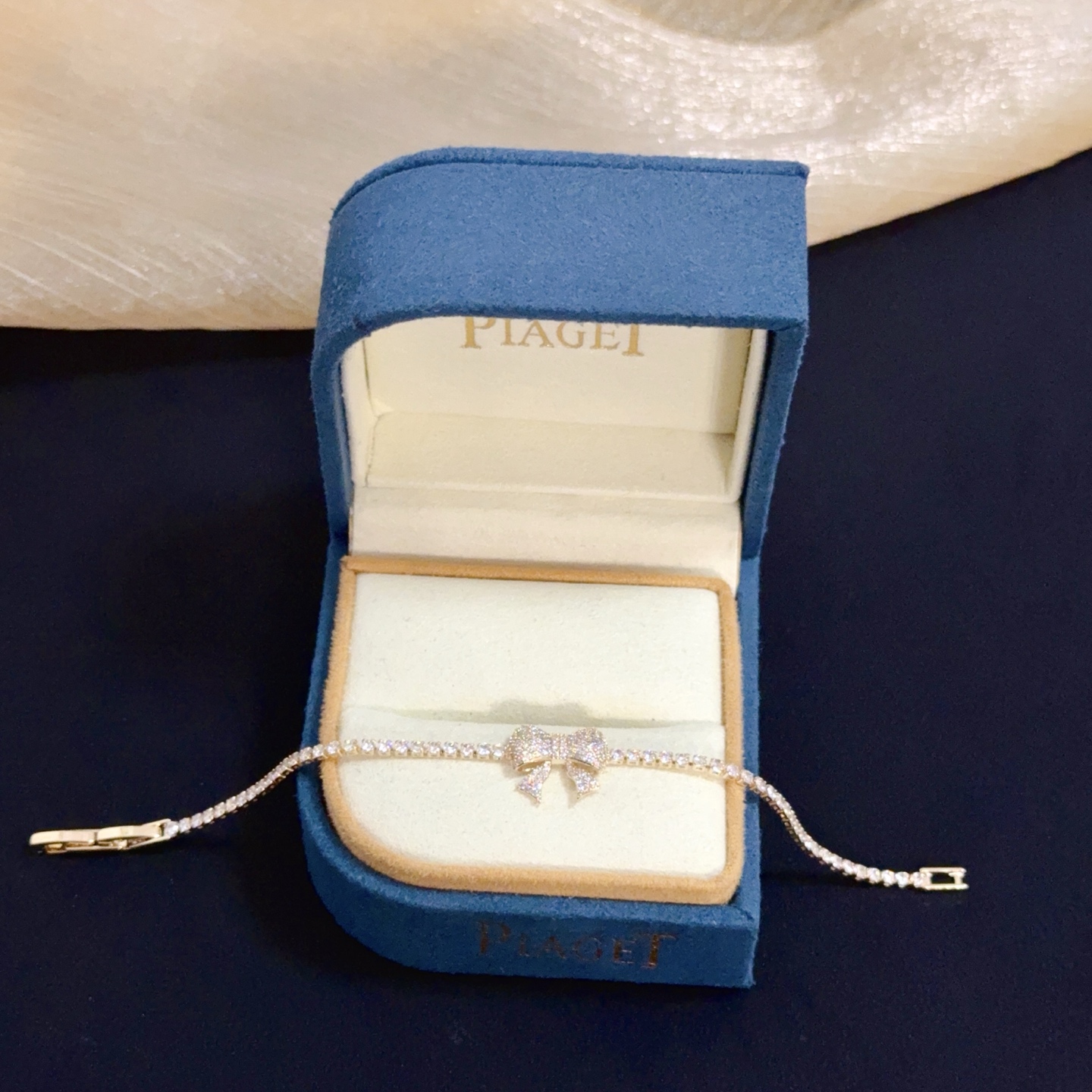 Piaget Bow Diamond Tennis Bracelet bracelet Yellow gold with clear diamonds 17cm