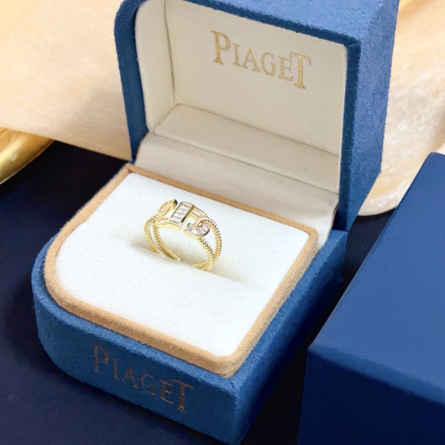 Piaget Possession ring yellow gold with clear diamond accents US 7
