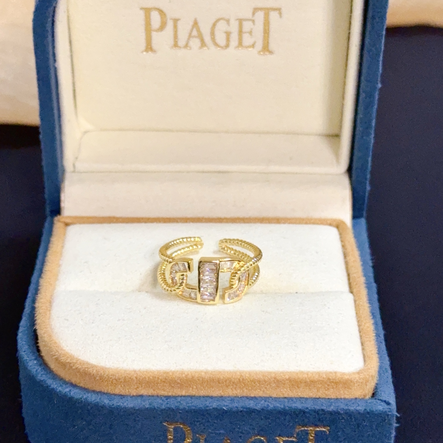 Piaget Possession ring yellow gold with clear diamond accents US 7