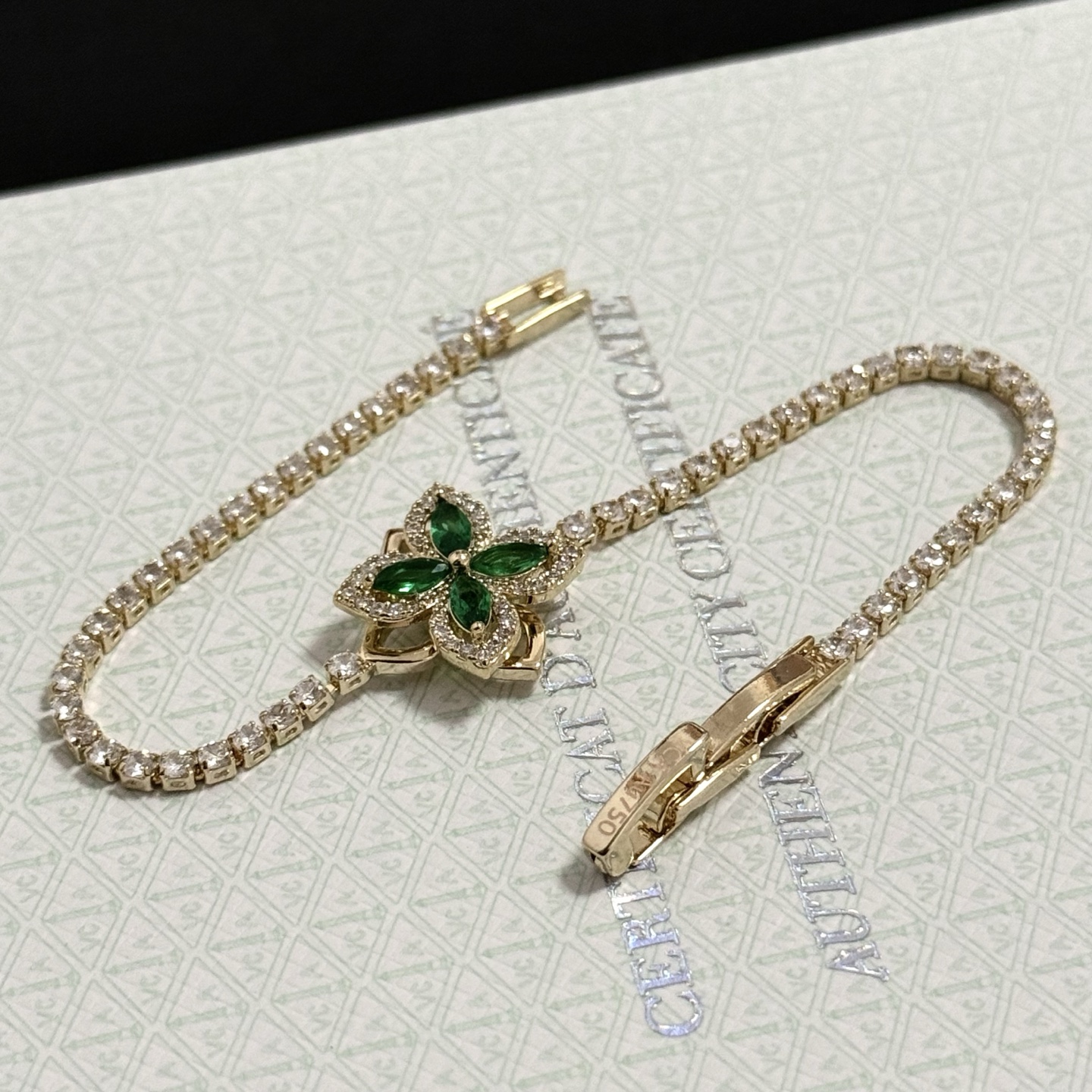 Van Cleef Arpels Four-leaf Clover bracelet gold-toned metal with clear diamonds and green gemstones 17cm