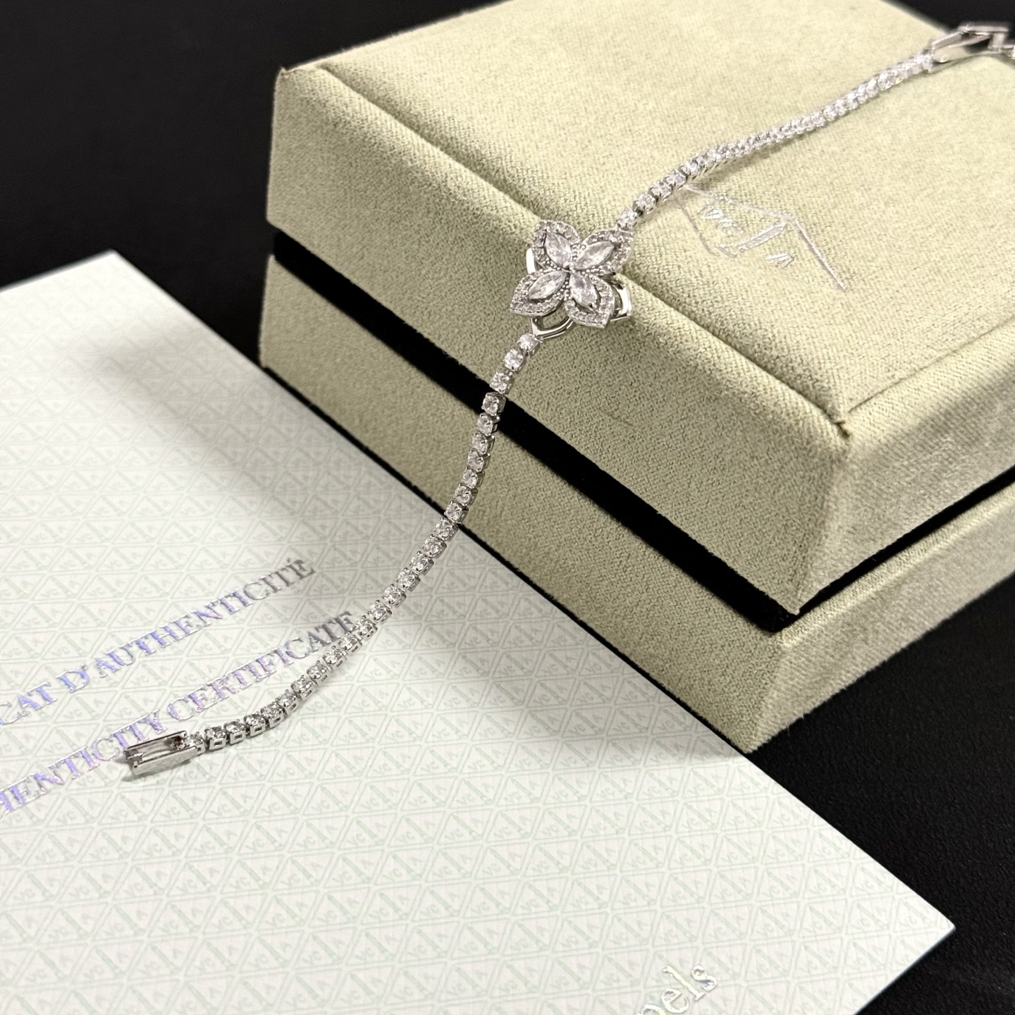 Van Cleef Arpels Four-leaf Clover Diamond Tennis Bracelet bracelet Silver-toned white gold with clear diamonds 17cm