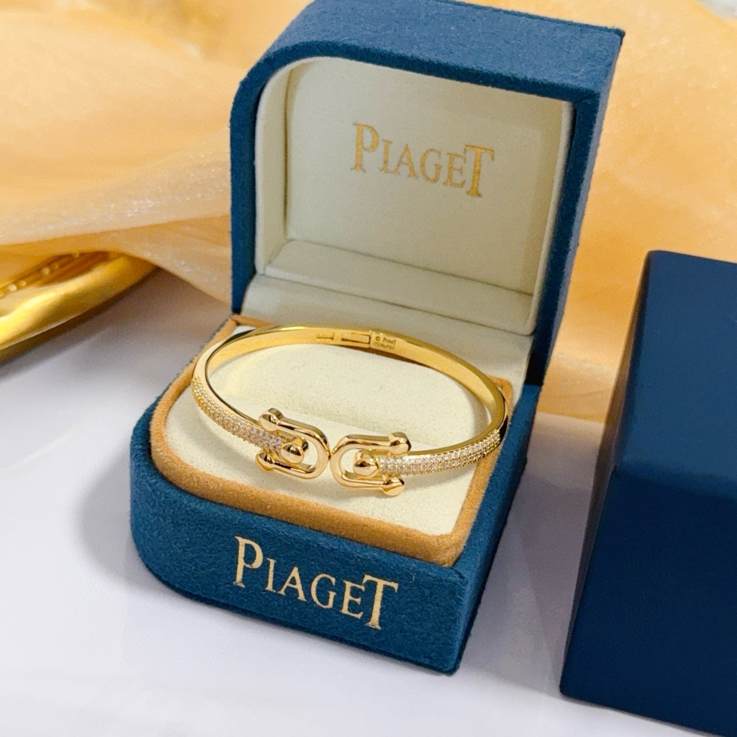 Piaget Possession bracelet Yellow gold with clear diamond pave 17cm