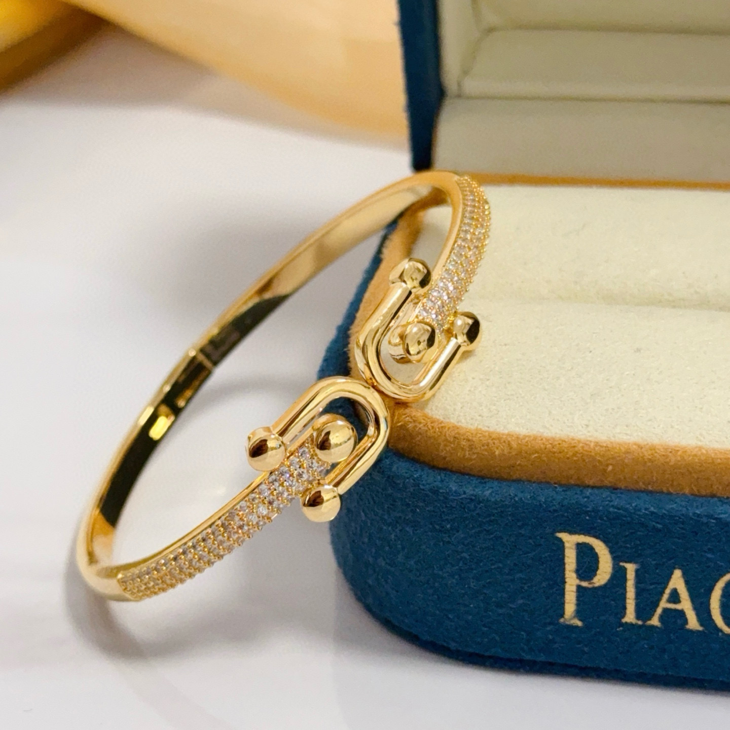 Piaget Possession bracelet Yellow gold with clear diamond pave 17cm