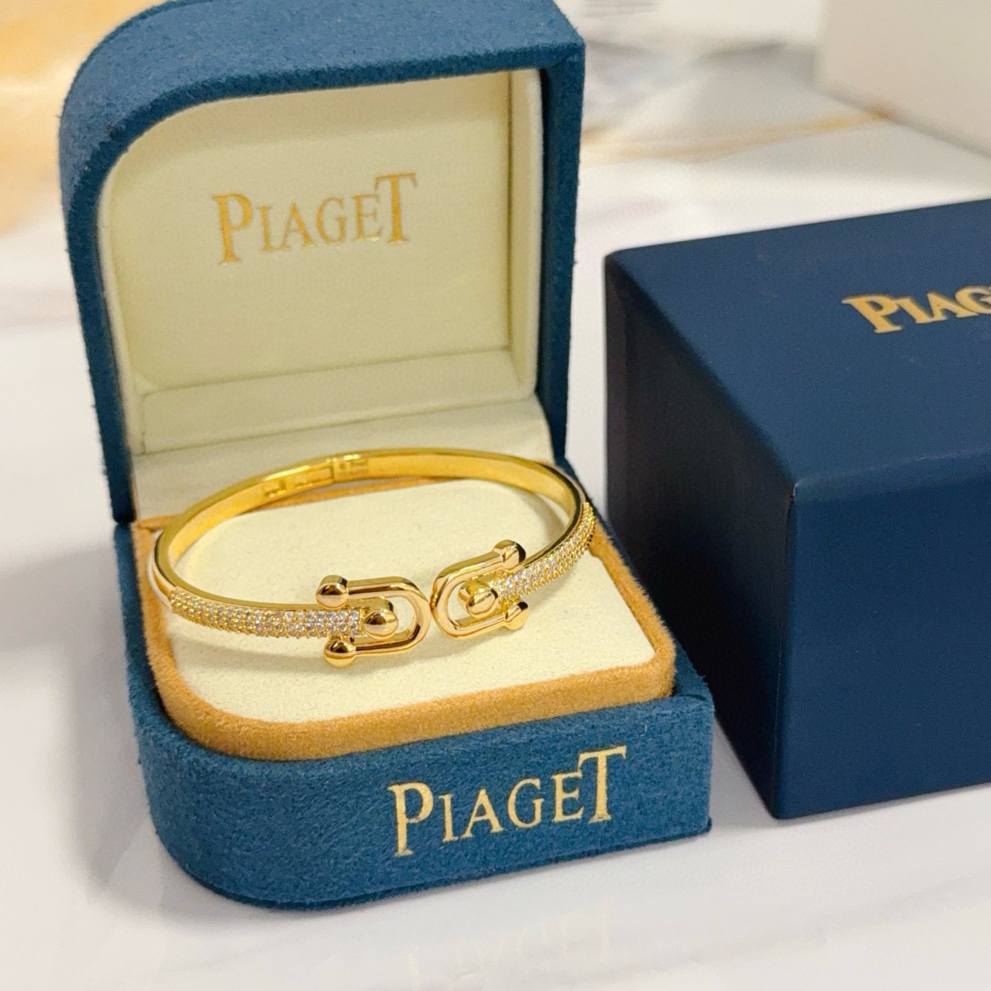 Piaget Possession bracelet Yellow gold with clear diamond pave 17cm