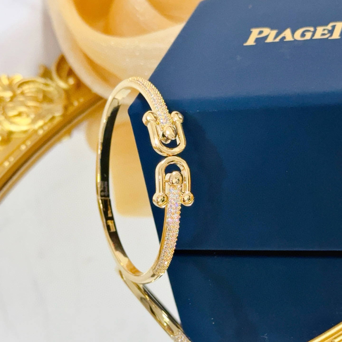 Piaget Possession bracelet Yellow gold with clear diamond pave 17cm