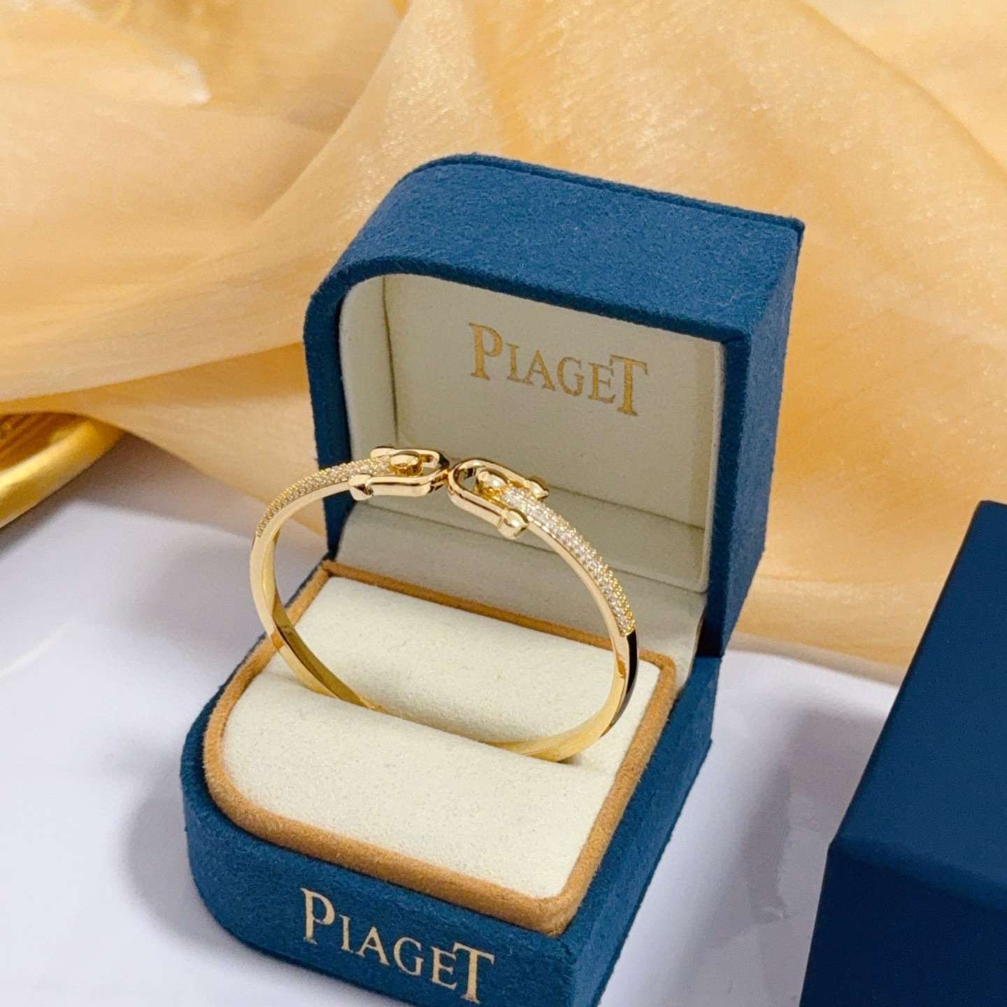 Piaget Possession bracelet Yellow gold with clear diamond pave 17cm