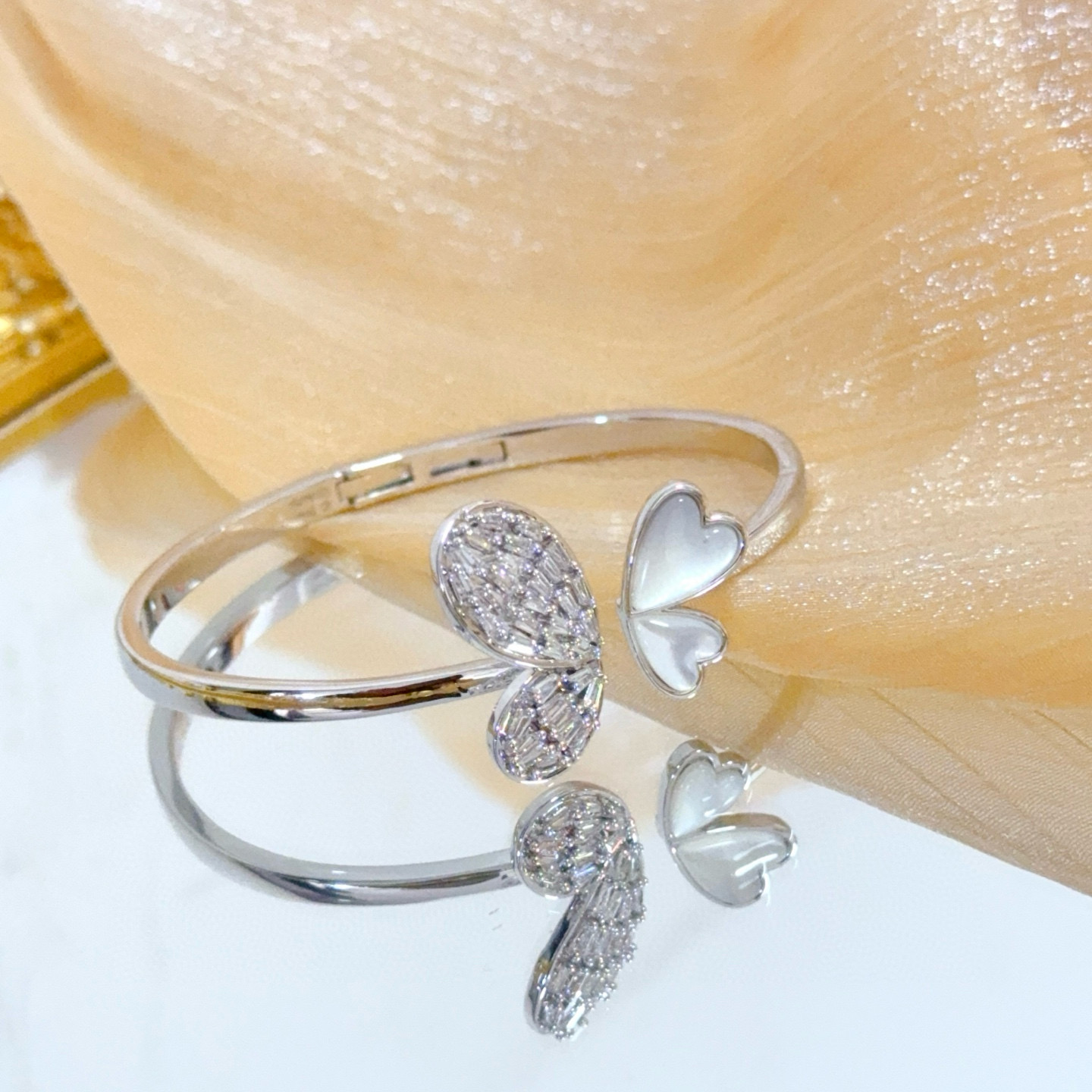 Piaget Butterfly Heart Open Bangle bracelet Silver-toned white gold metal clear baguette-cut diamonds white mother-of-pearl 16cm inner circumference