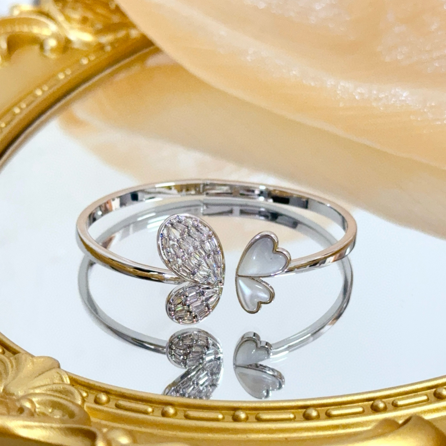 Piaget Butterfly Heart Open Bangle bracelet Silver-toned white gold metal clear baguette-cut diamonds white mother-of-pearl 16cm inner circumference