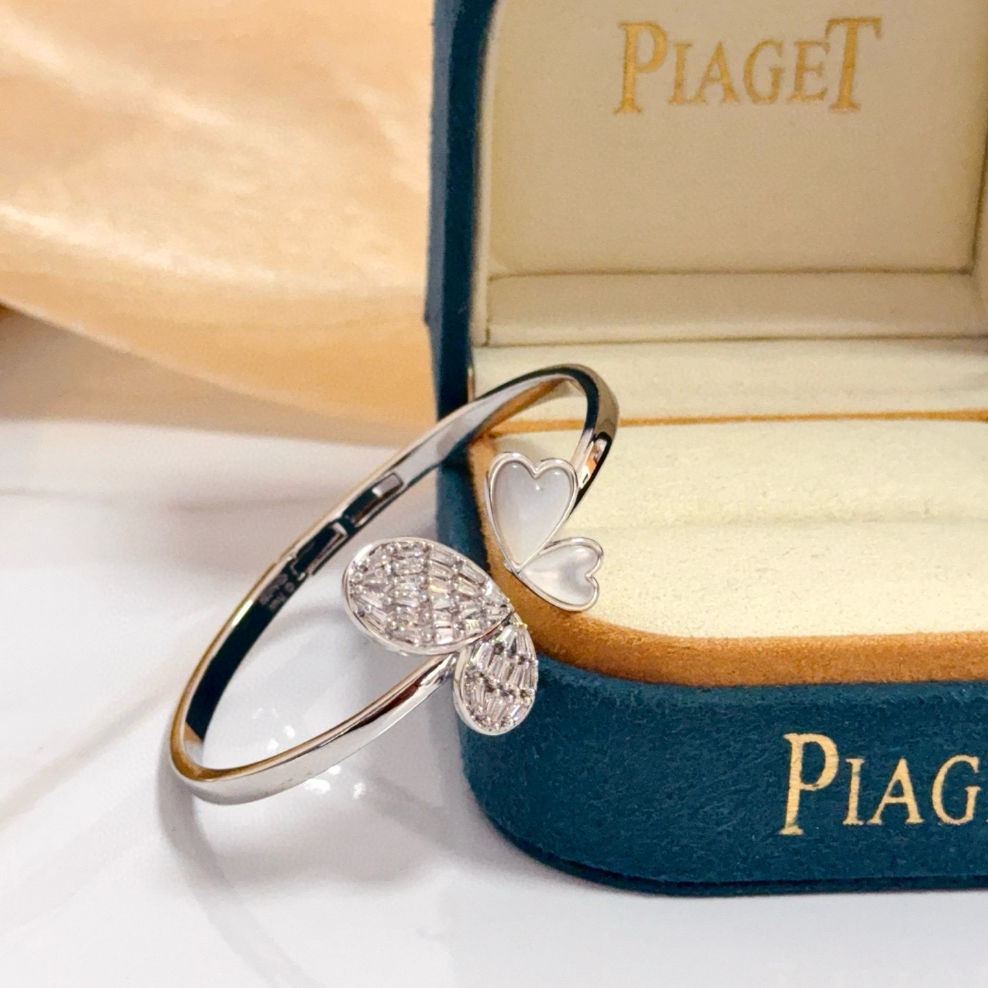 Piaget Butterfly Heart Open Bangle bracelet Silver-toned white gold metal clear baguette-cut diamonds white mother-of-pearl 16cm inner circumference