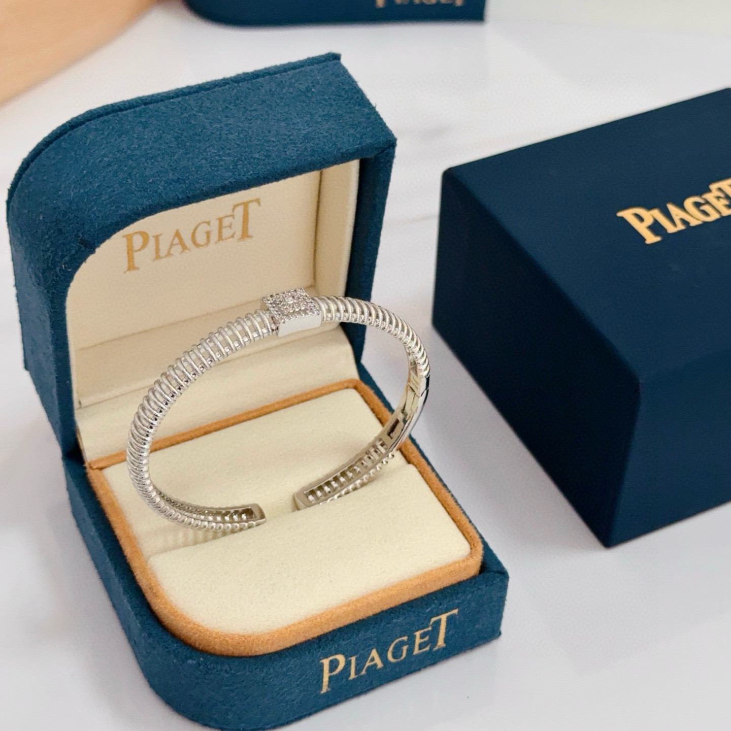 Piaget Possession bracelet silver white gold with clear diamond accents 17cm