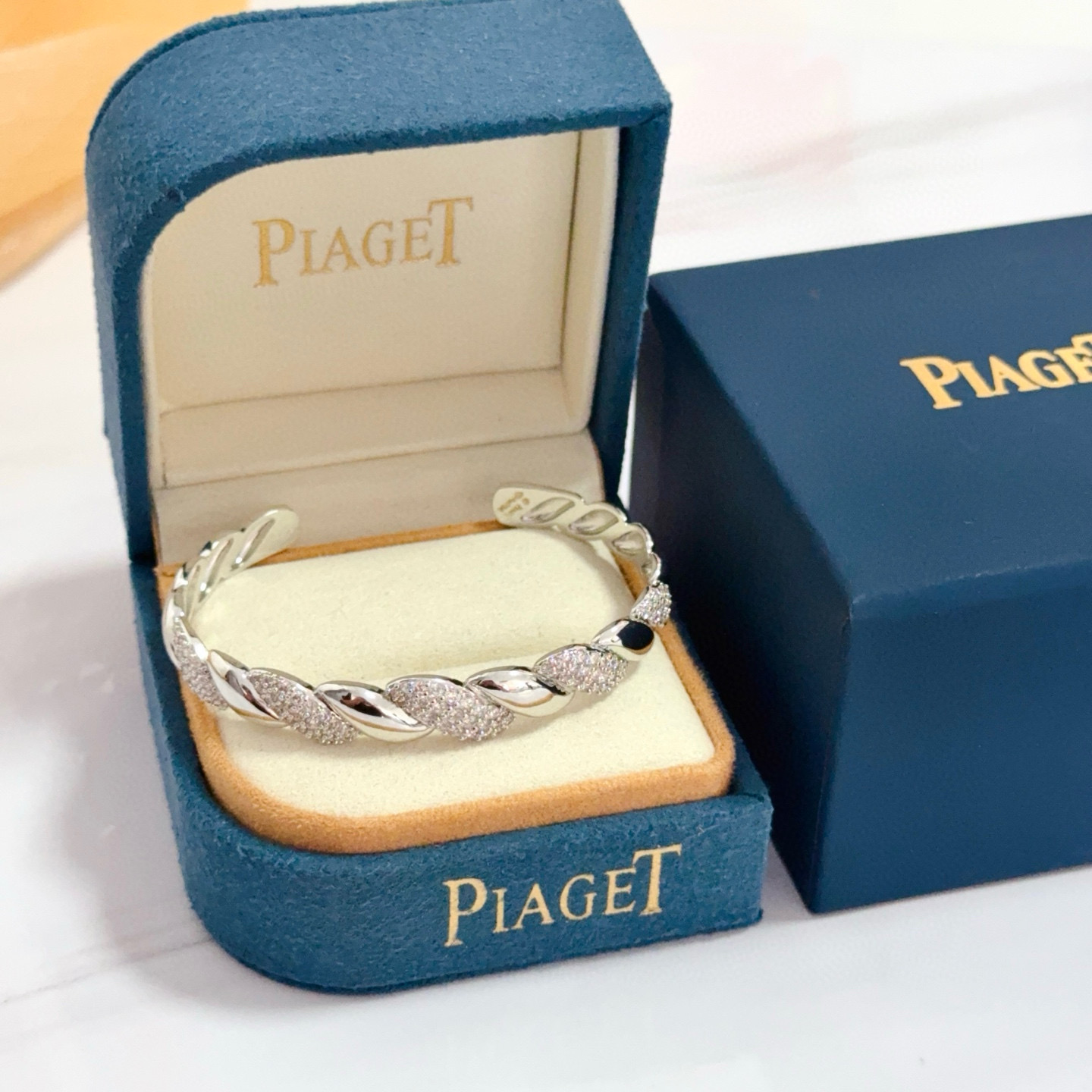 Piaget Twist Cuff bracelet silver-toned white gold with clear pave diamonds 17cm inner circumference