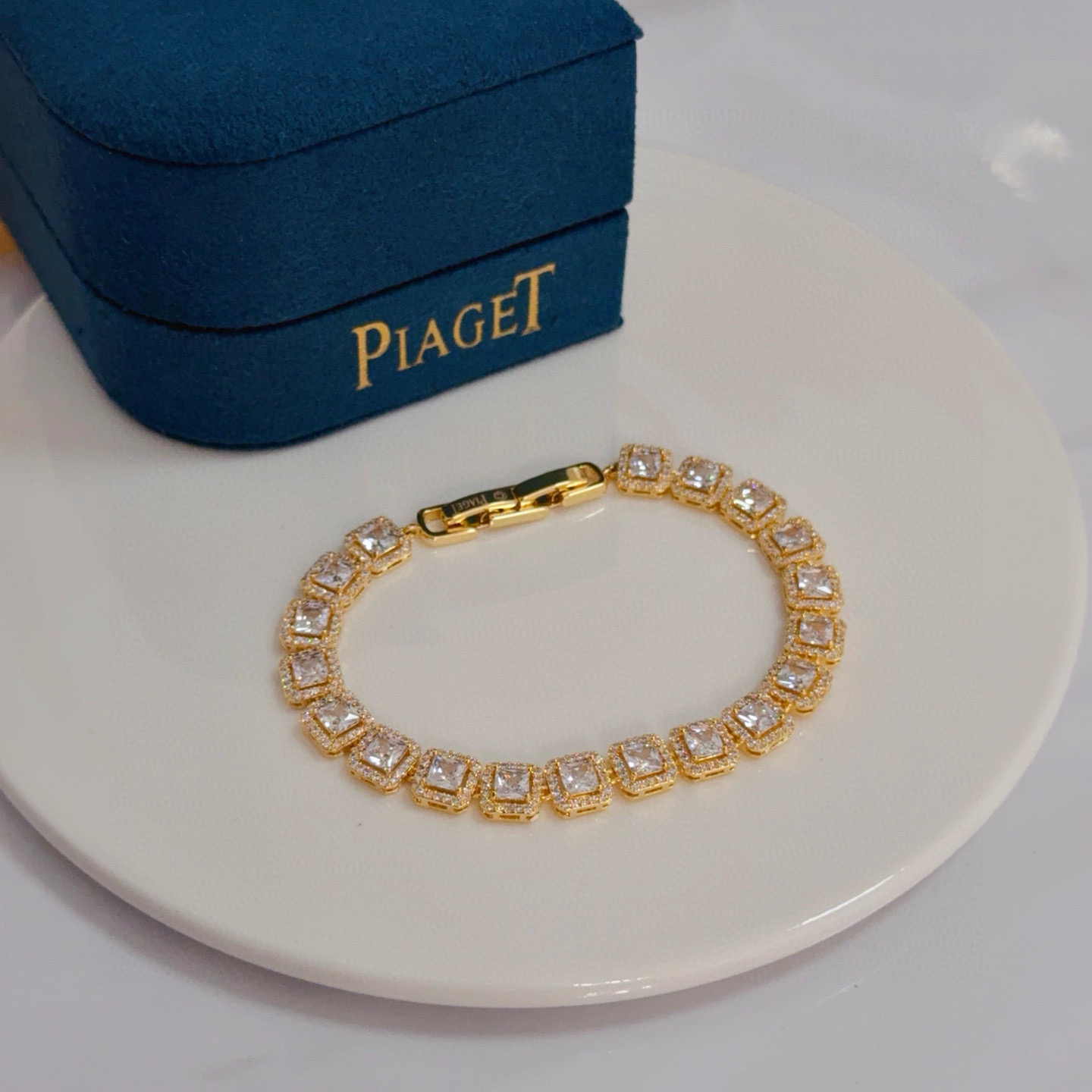 Piaget Sunlight Journey Diamond Line Bracelet bracelet Yellow gold with clear faceted diamonds 18cm