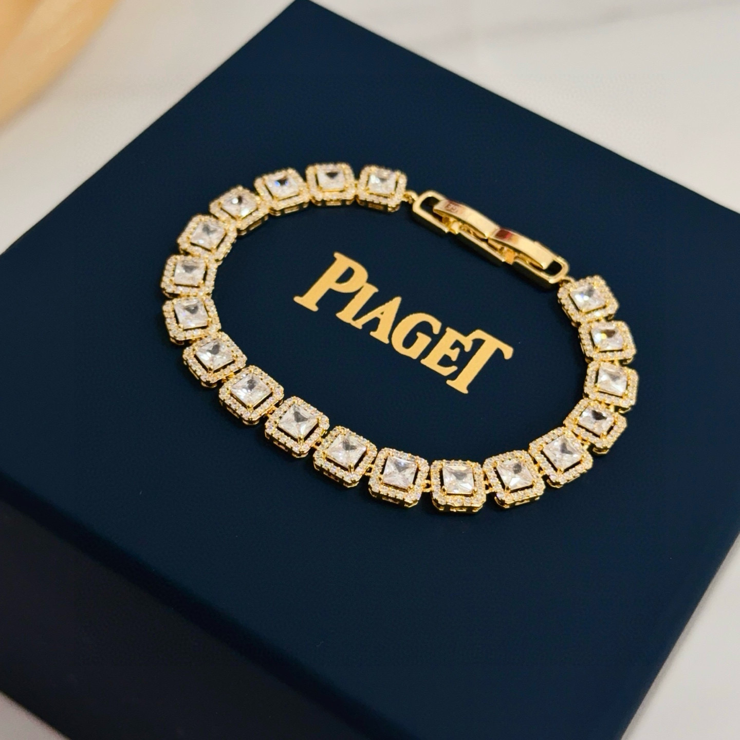 Piaget Sunlight Journey Diamond Line Bracelet bracelet Yellow gold with clear faceted diamonds 18cm