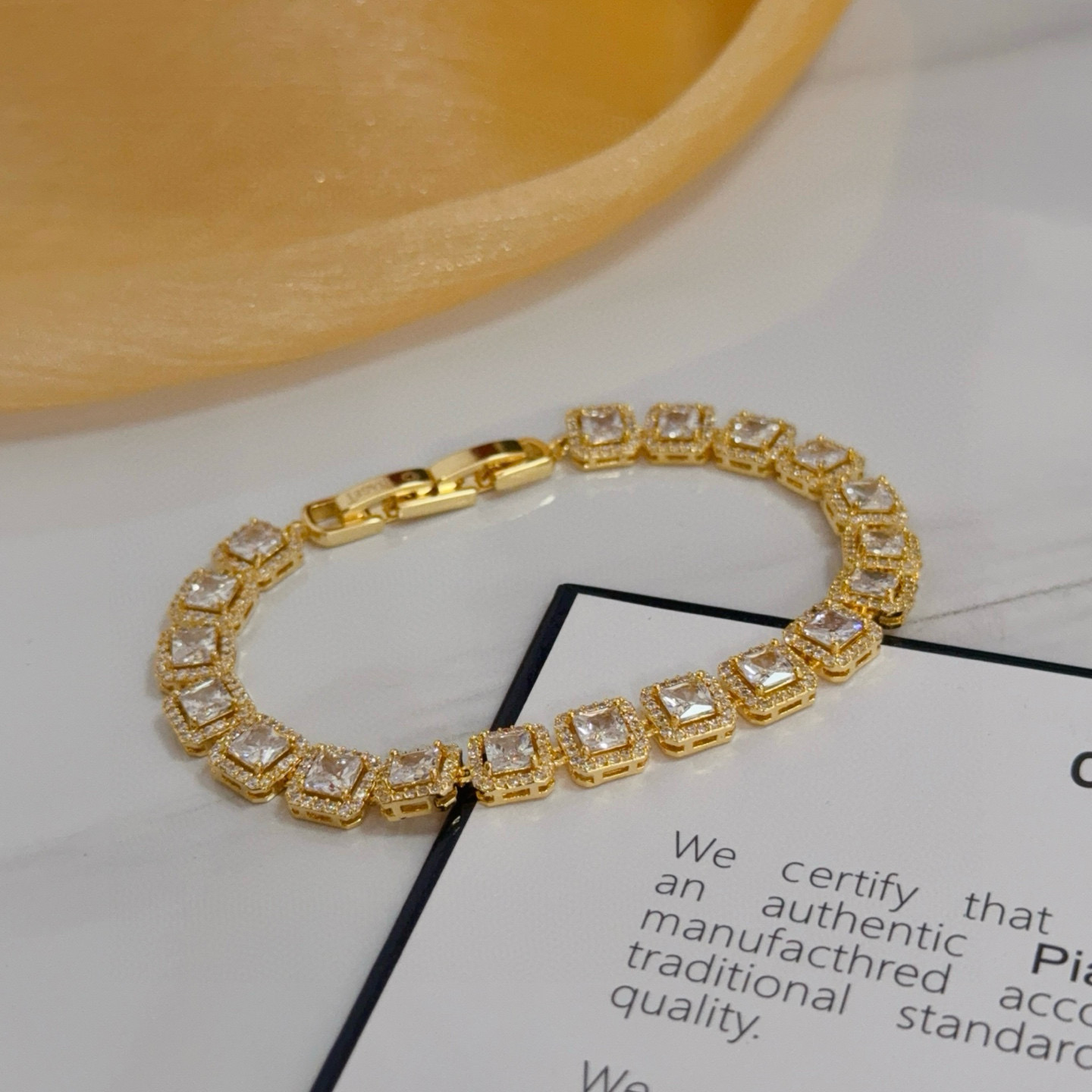 Piaget Sunlight Journey Diamond Line Bracelet bracelet Yellow gold with clear faceted diamonds 18cm