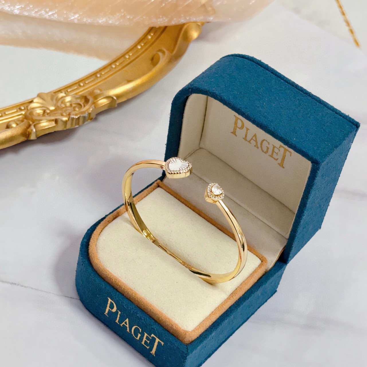 Piaget Heart Open Cuff bracelet Yellow gold with white mother-of-pearl and clear diamond accents 17cm