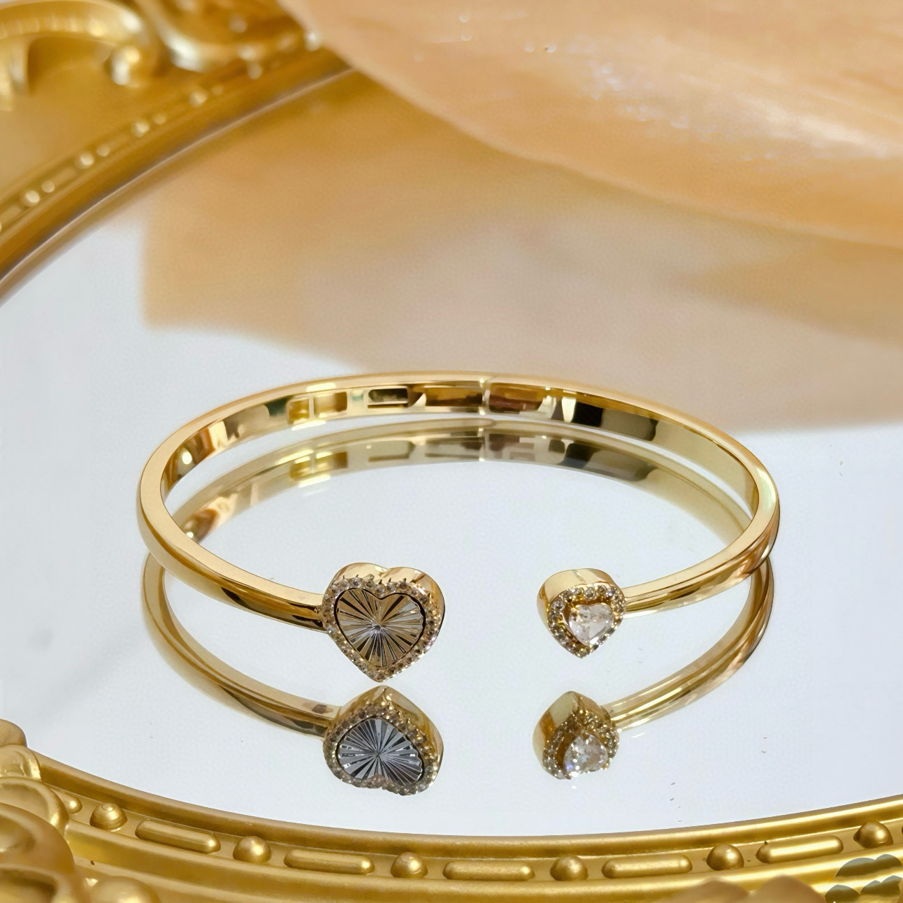 Piaget Heart Open Cuff bracelet Yellow gold with white mother-of-pearl and clear diamond accents 17cm