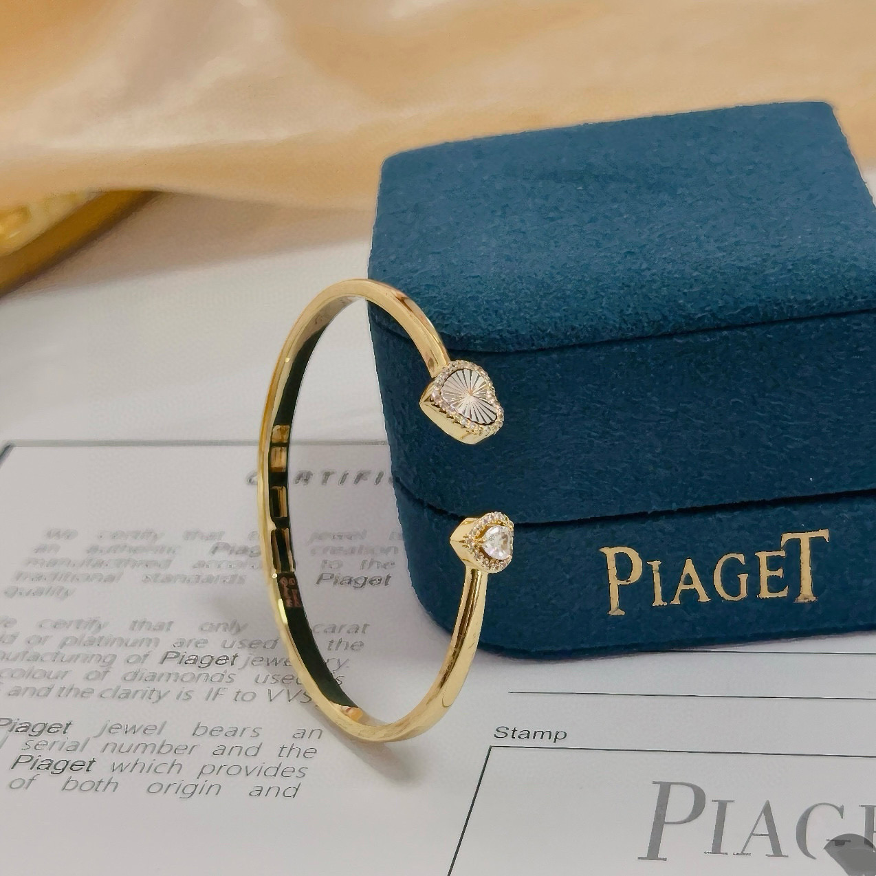 Piaget Heart Open Cuff bracelet Yellow gold with white mother-of-pearl and clear diamond accents 17cm