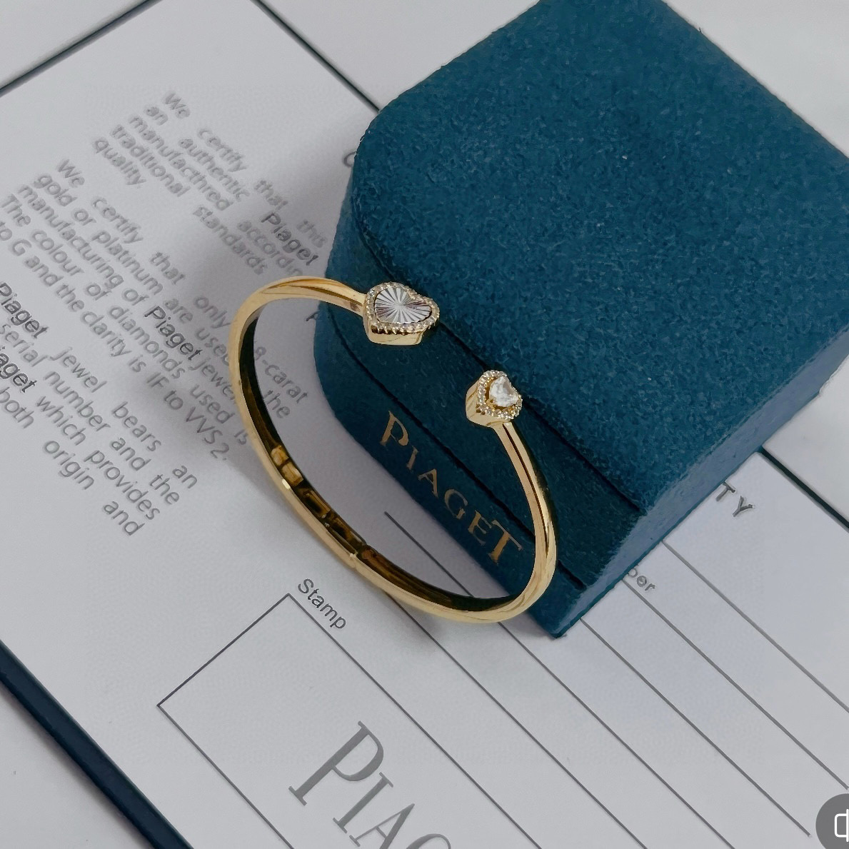 Piaget Heart Open Cuff bracelet Yellow gold with white mother-of-pearl and clear diamond accents 17cm