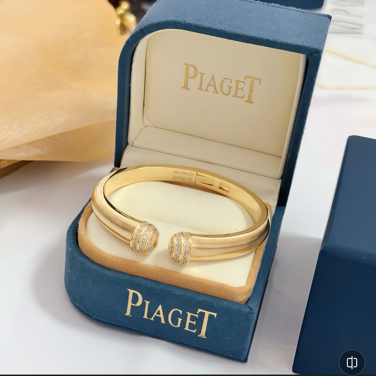 Piaget Possession bracelet 18k yellow gold with clear diamond accents 16cm inner circumference