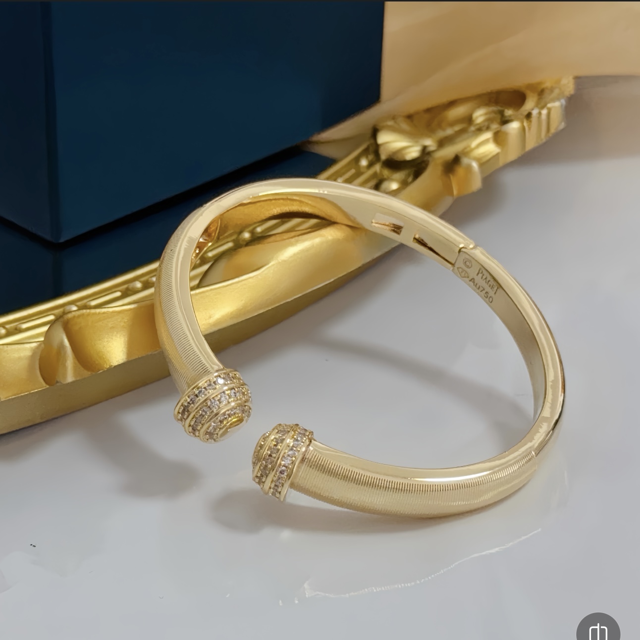 Piaget Possession bracelet 18k yellow gold with clear diamond accents 16cm inner circumference