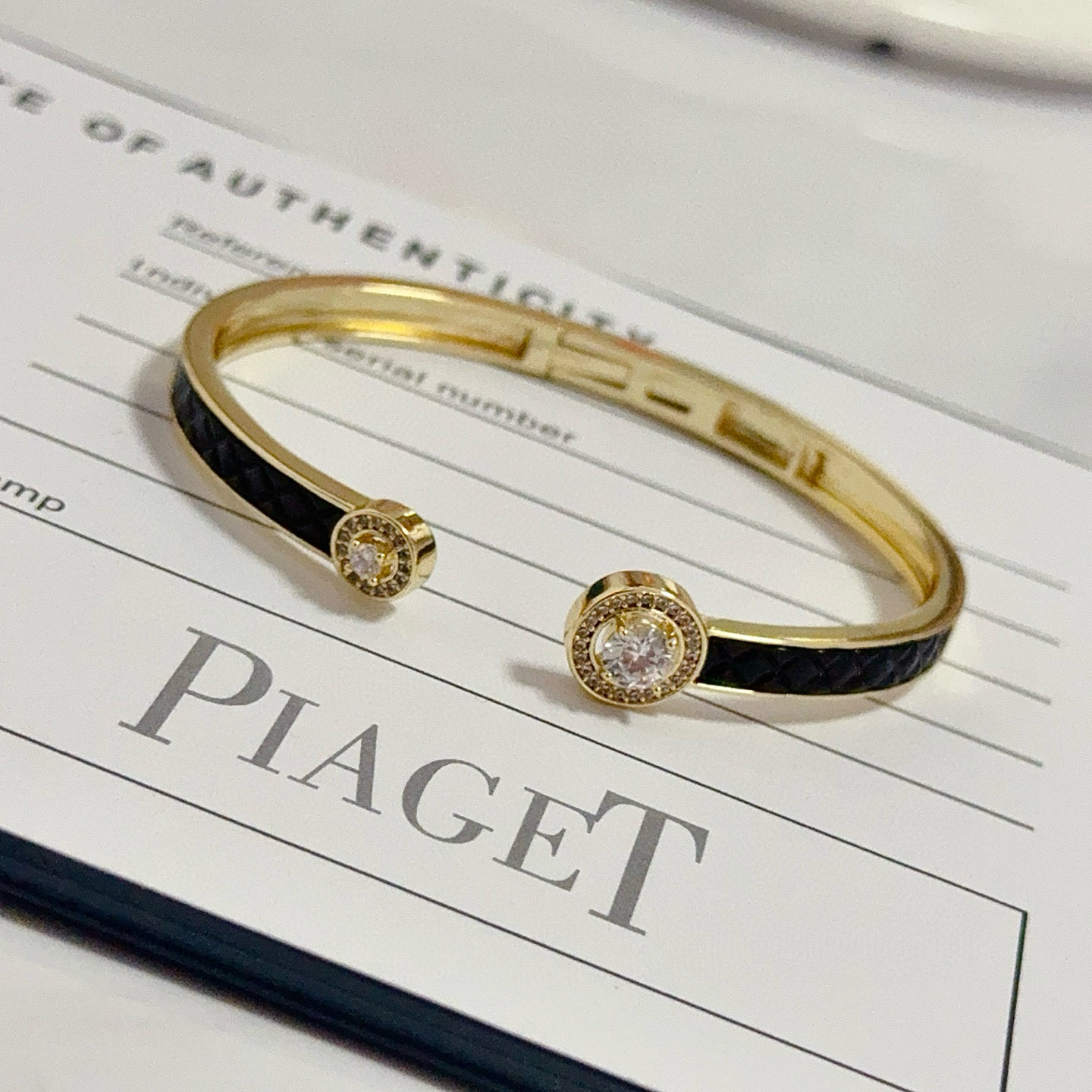 Piaget Possession bracelet yellow gold metal with black enamel inlay and clear diamond accents 17cm inner circumference