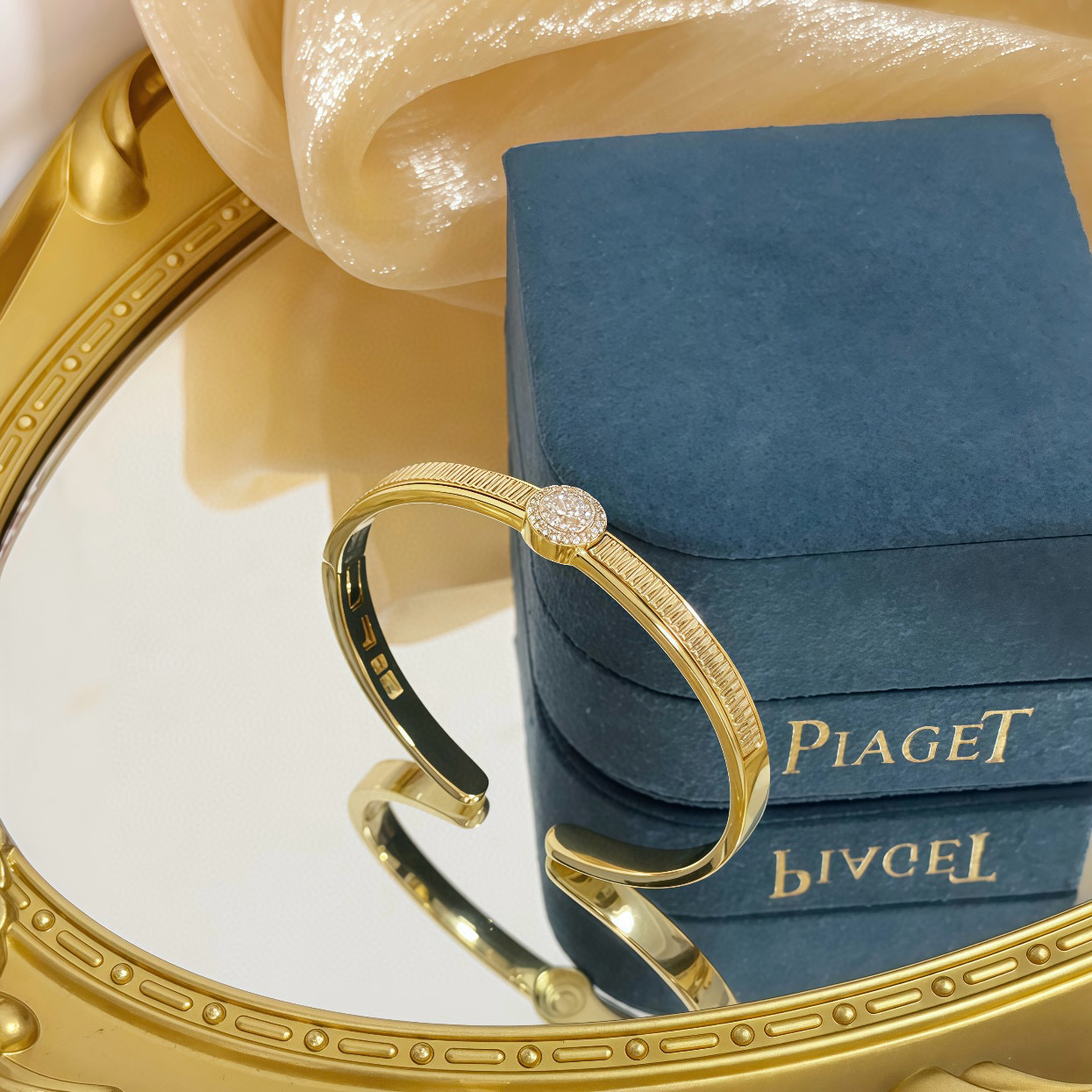 Piaget Possession bracelet yellow gold with pave set clear diamonds 17cm inner circumference