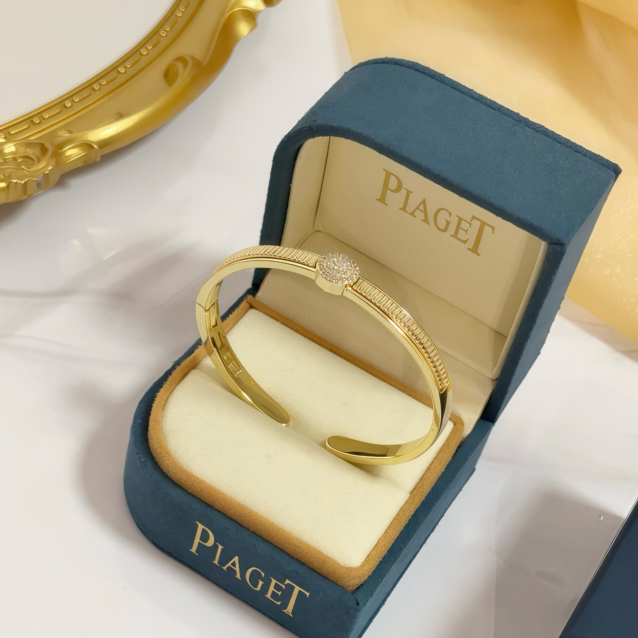 Piaget Possession bracelet yellow gold with pave set clear diamonds 17cm inner circumference