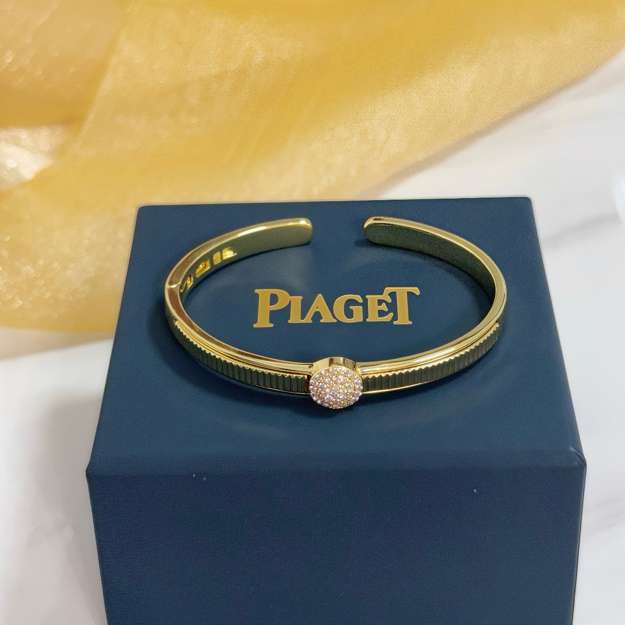 Piaget Possession bracelet yellow gold with pave set clear diamonds 17cm inner circumference